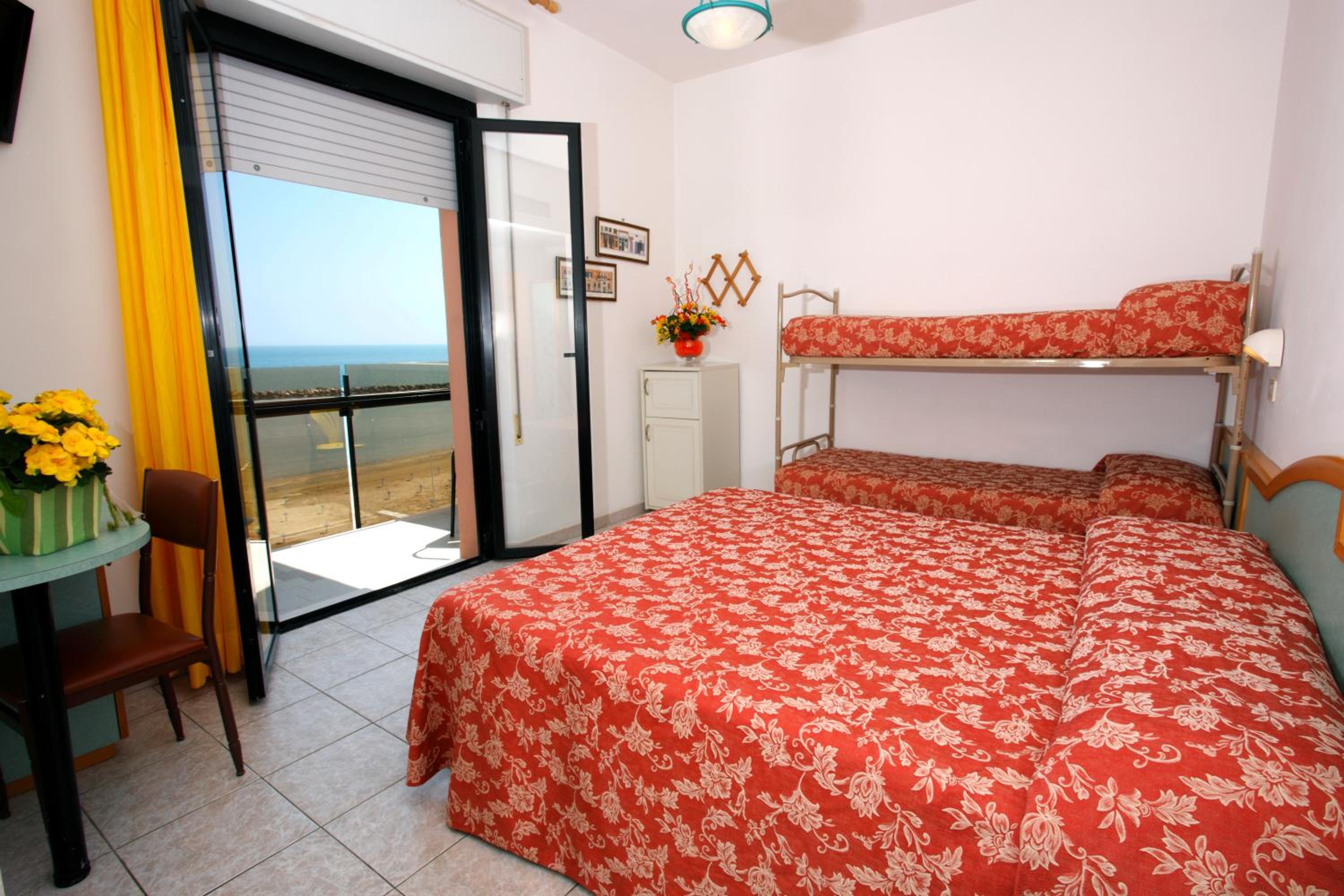 Economy Quadruple Room photo 1