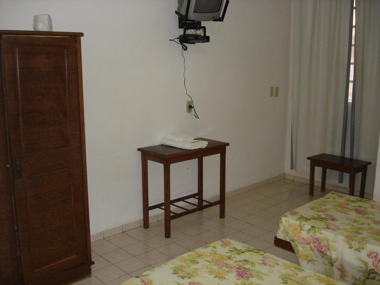 Economy Twin Room photo 3
