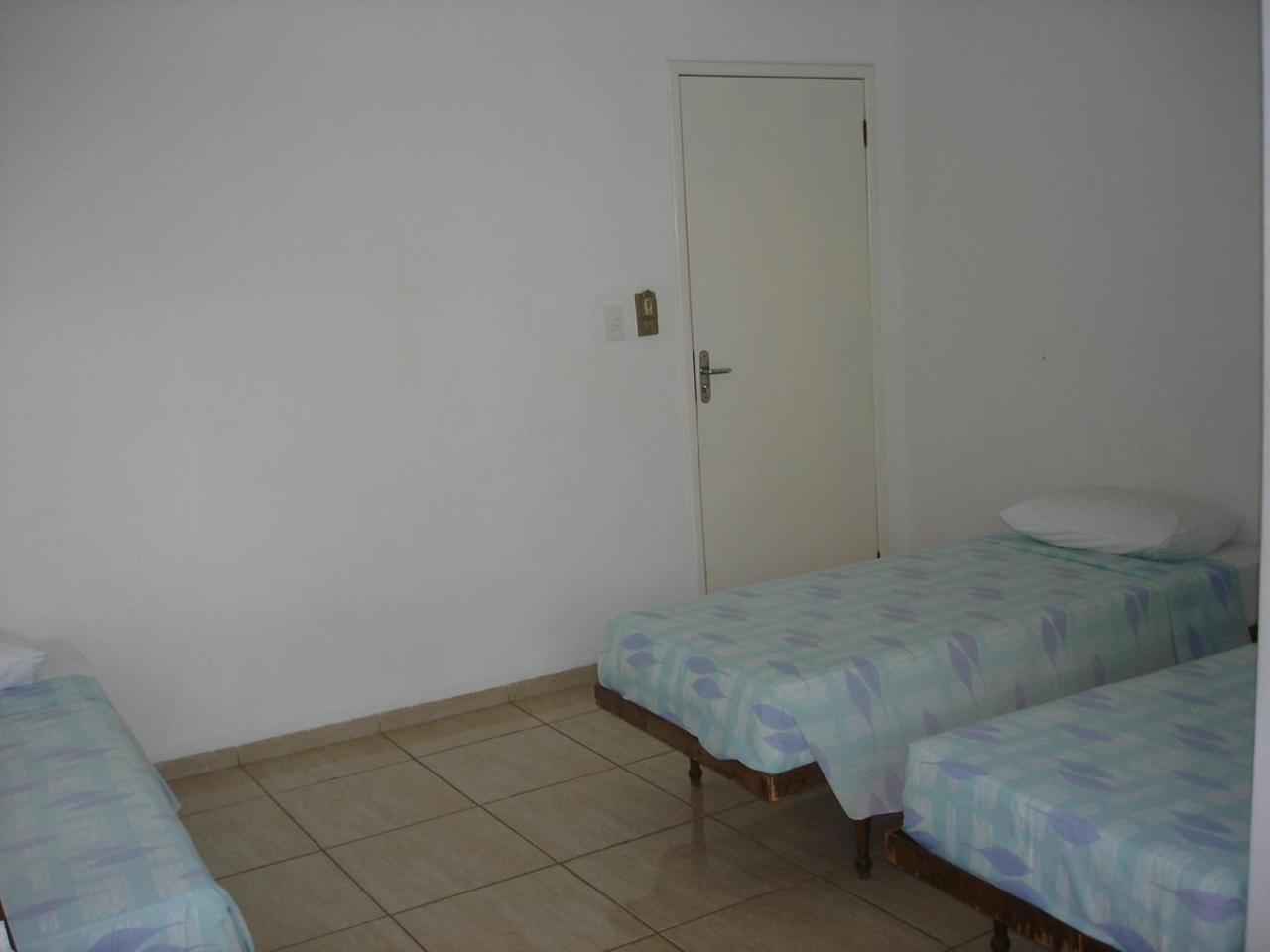 Economy Triple Room photo 3