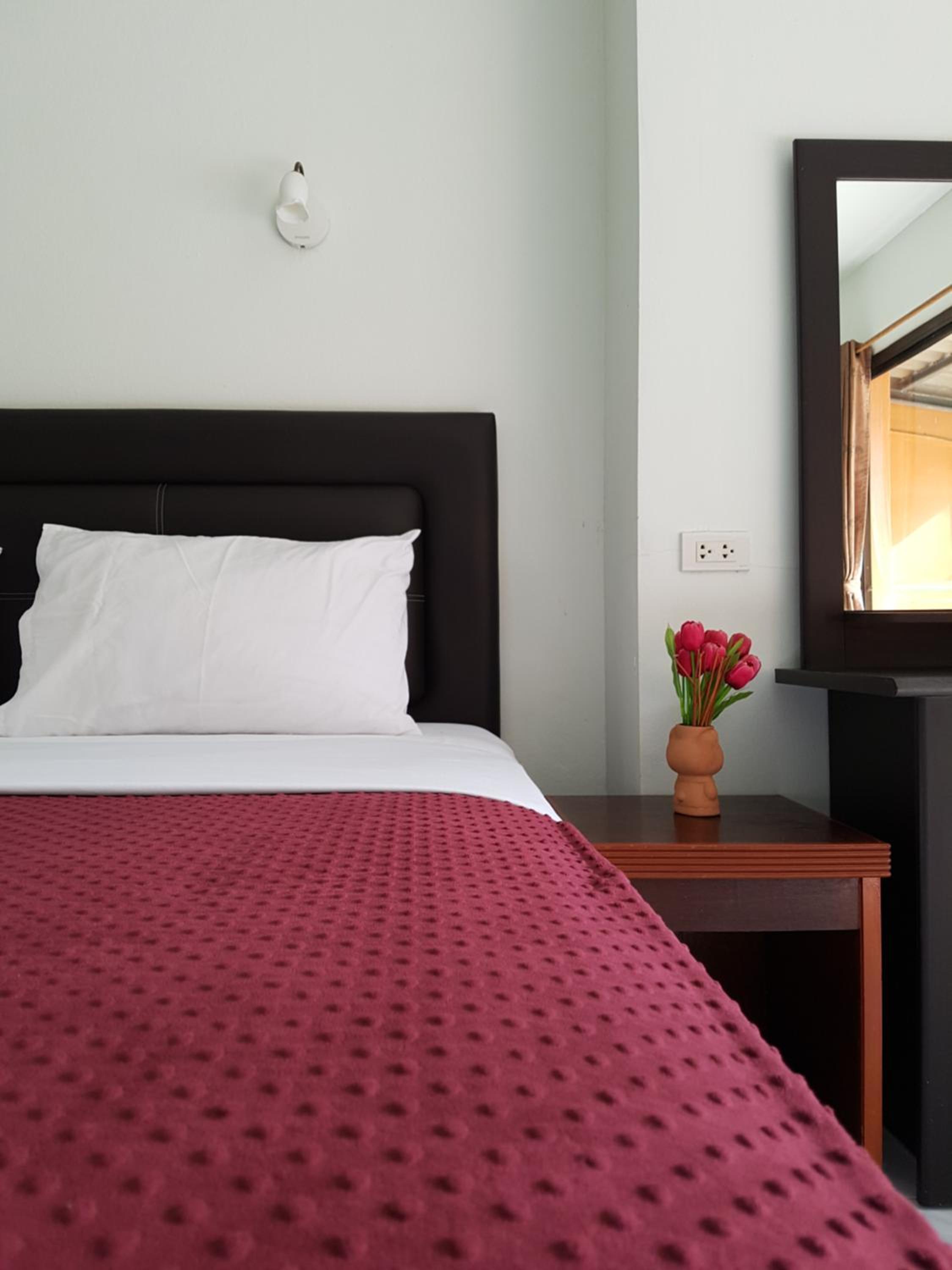 Queen Room with Balcony - Photo 1