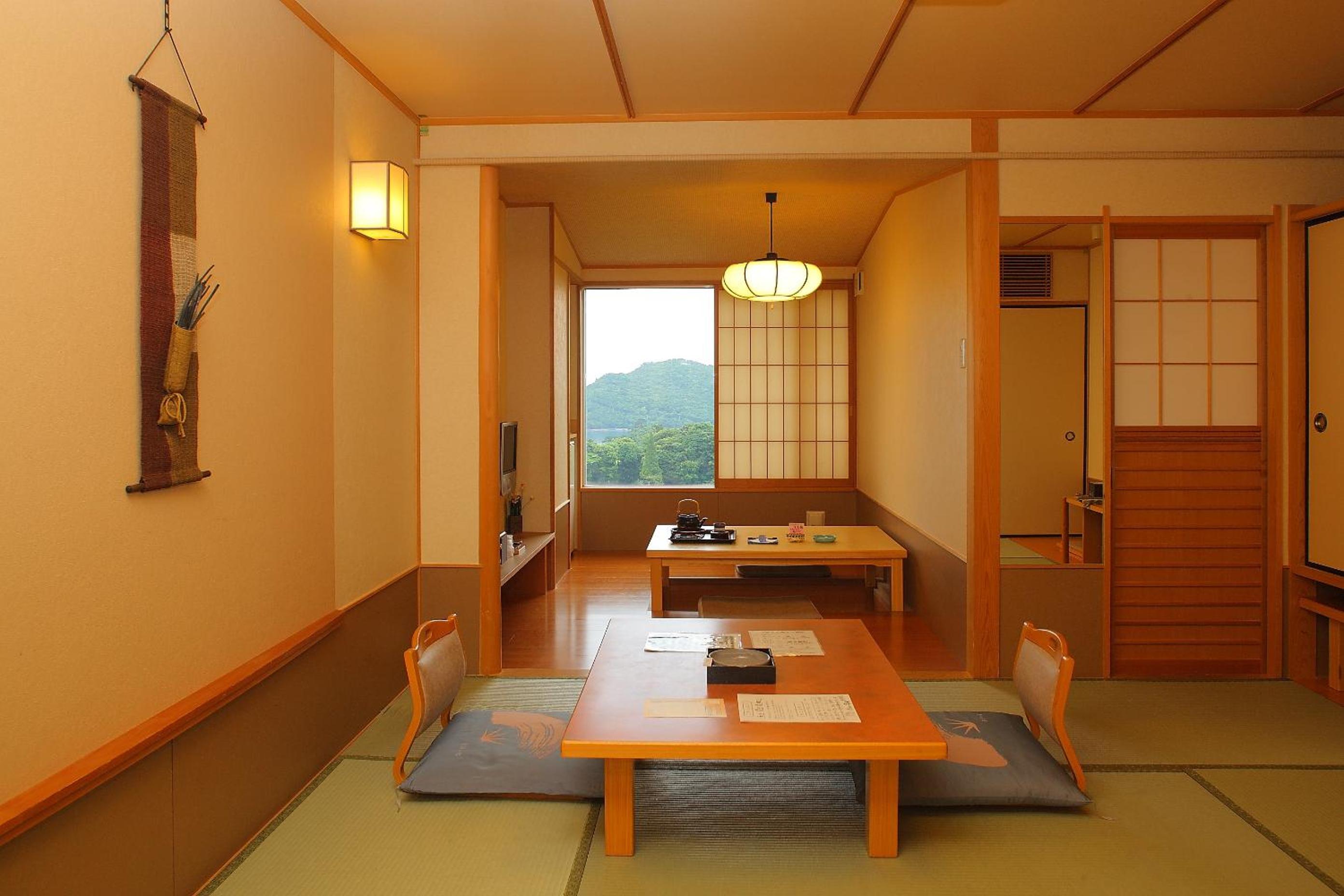 Quadruple Room with Private Bathroom photo 3