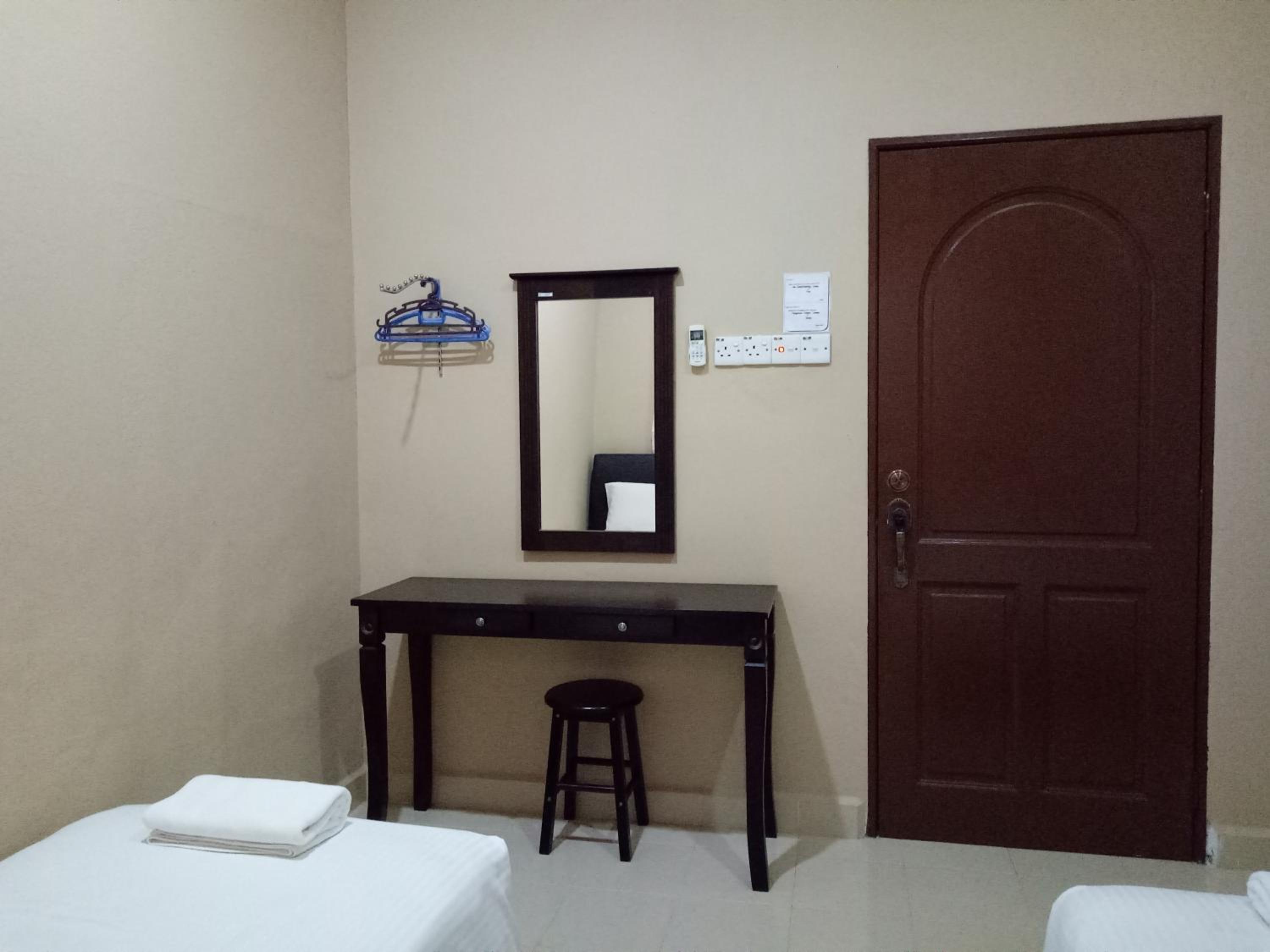 Mixed Dormitory Room photo 2