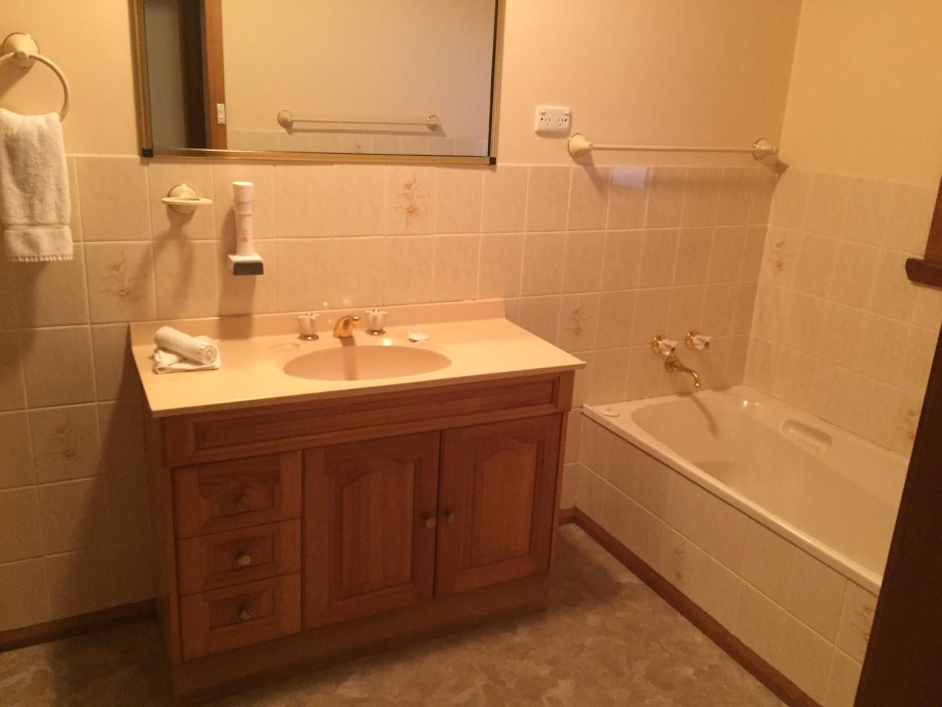 Four-Bedroom House - Photo 10