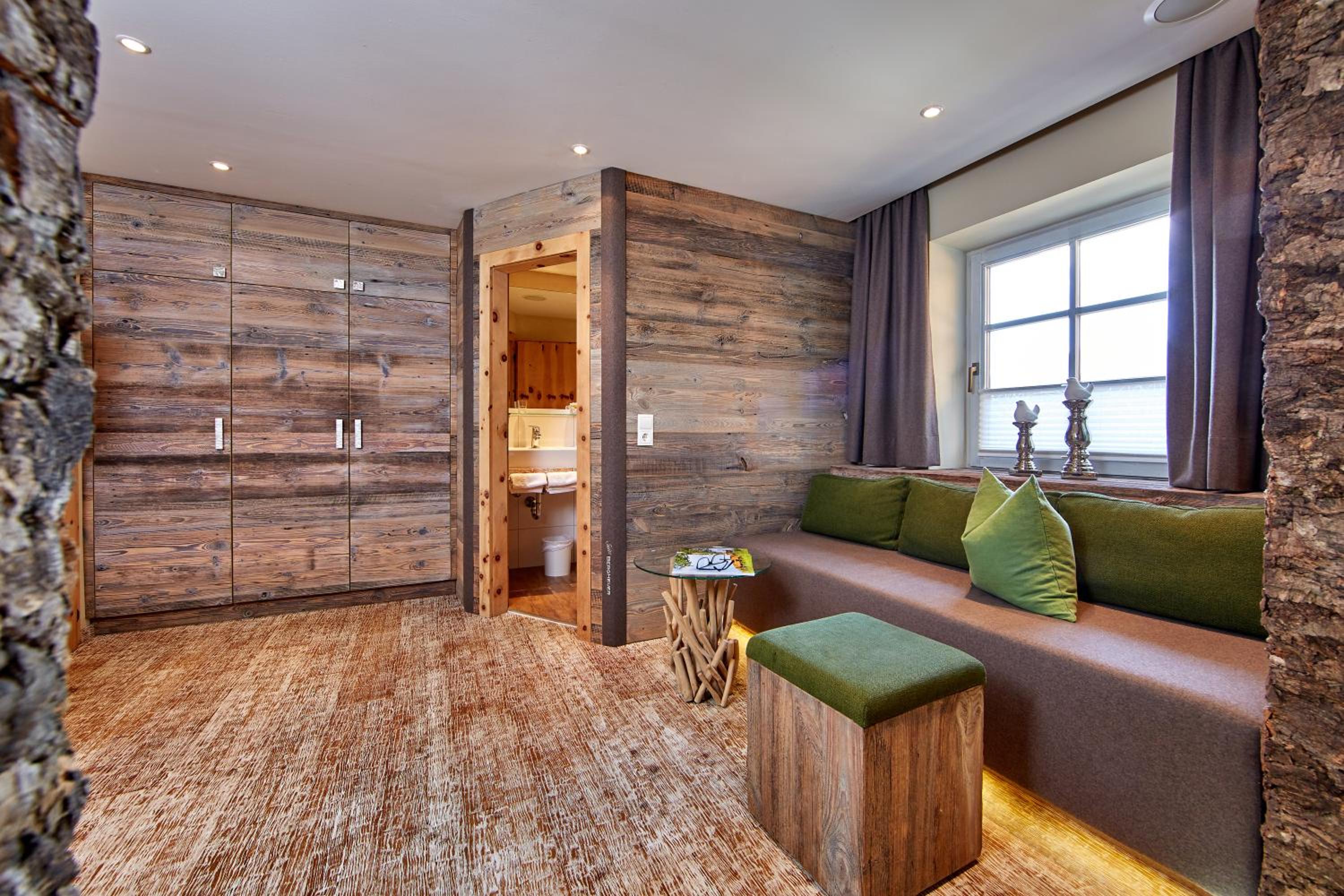 Junior Suite with Mountain View photo 2
