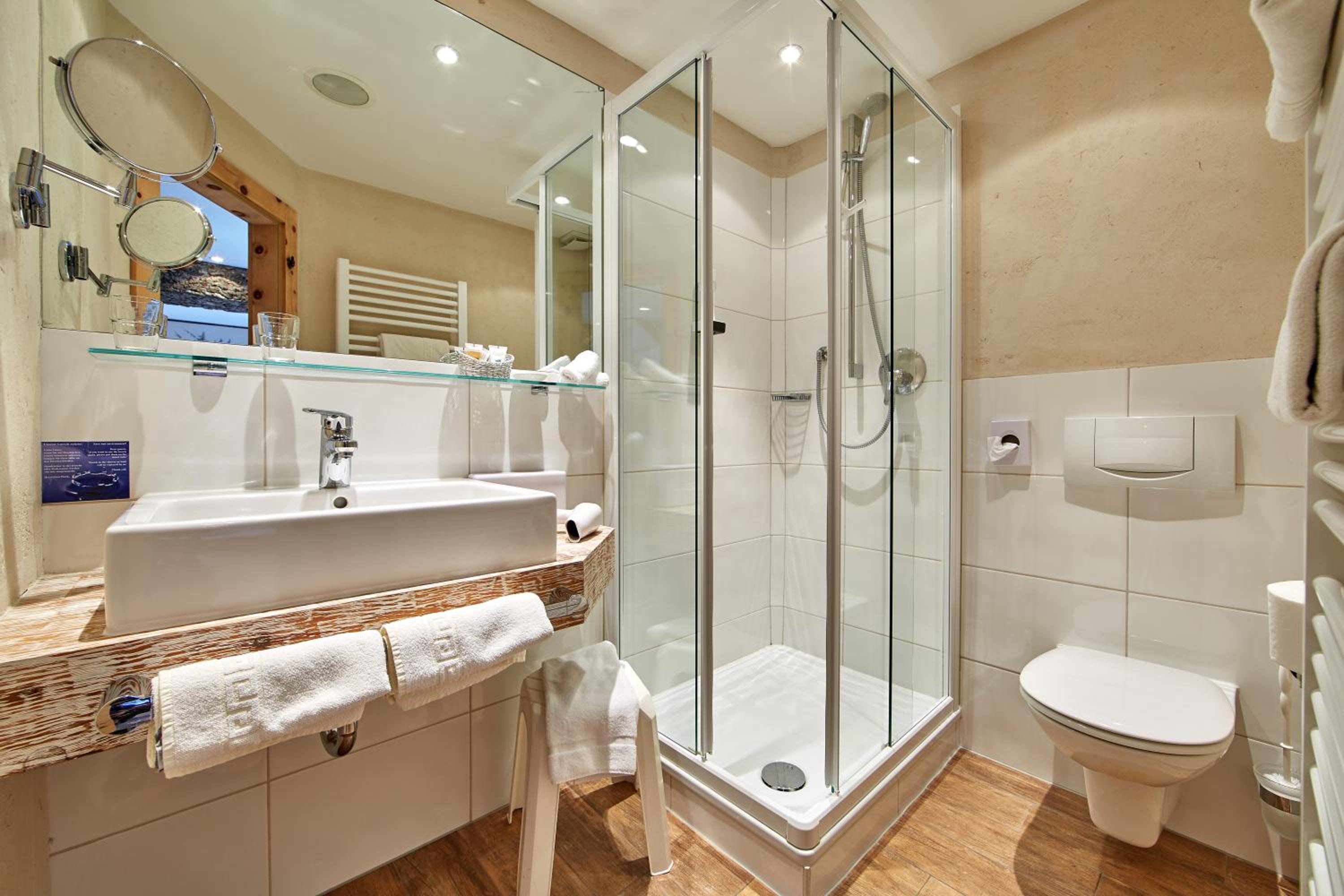 Junior Suite with Mountain View photo 3