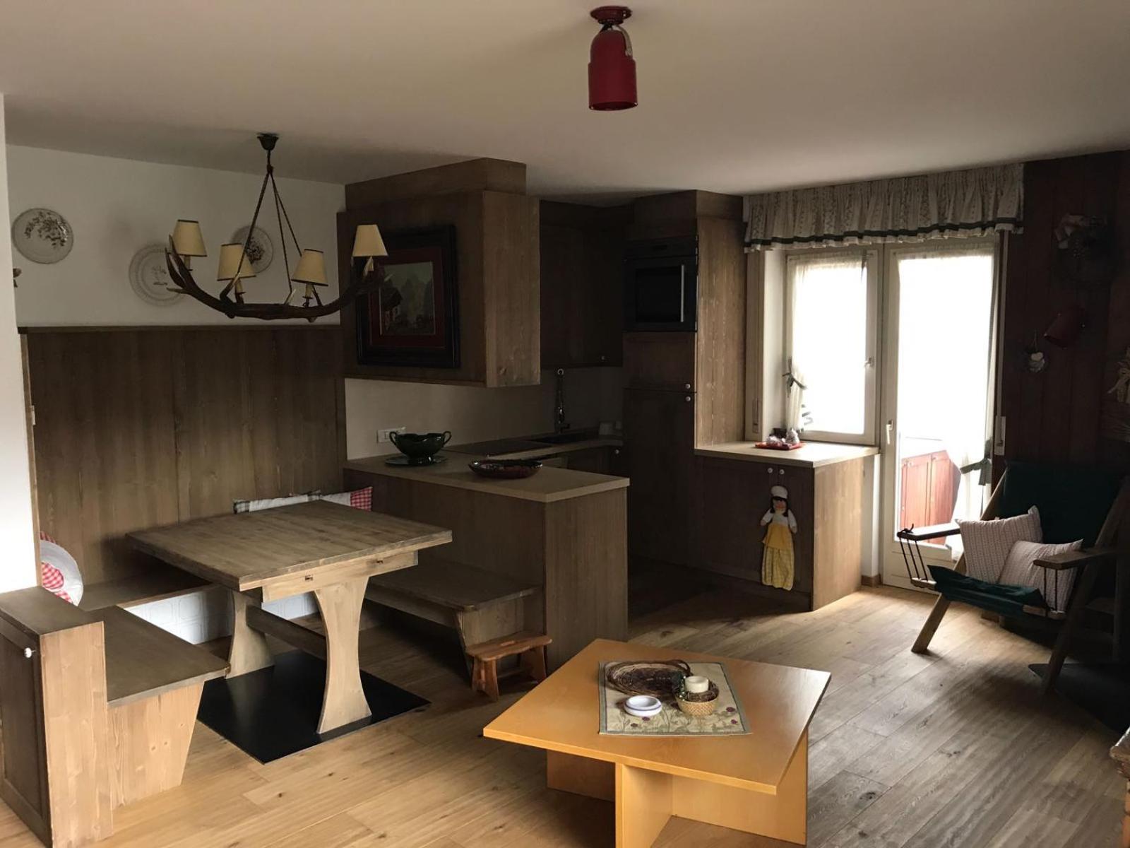 Apartment with Mountain View