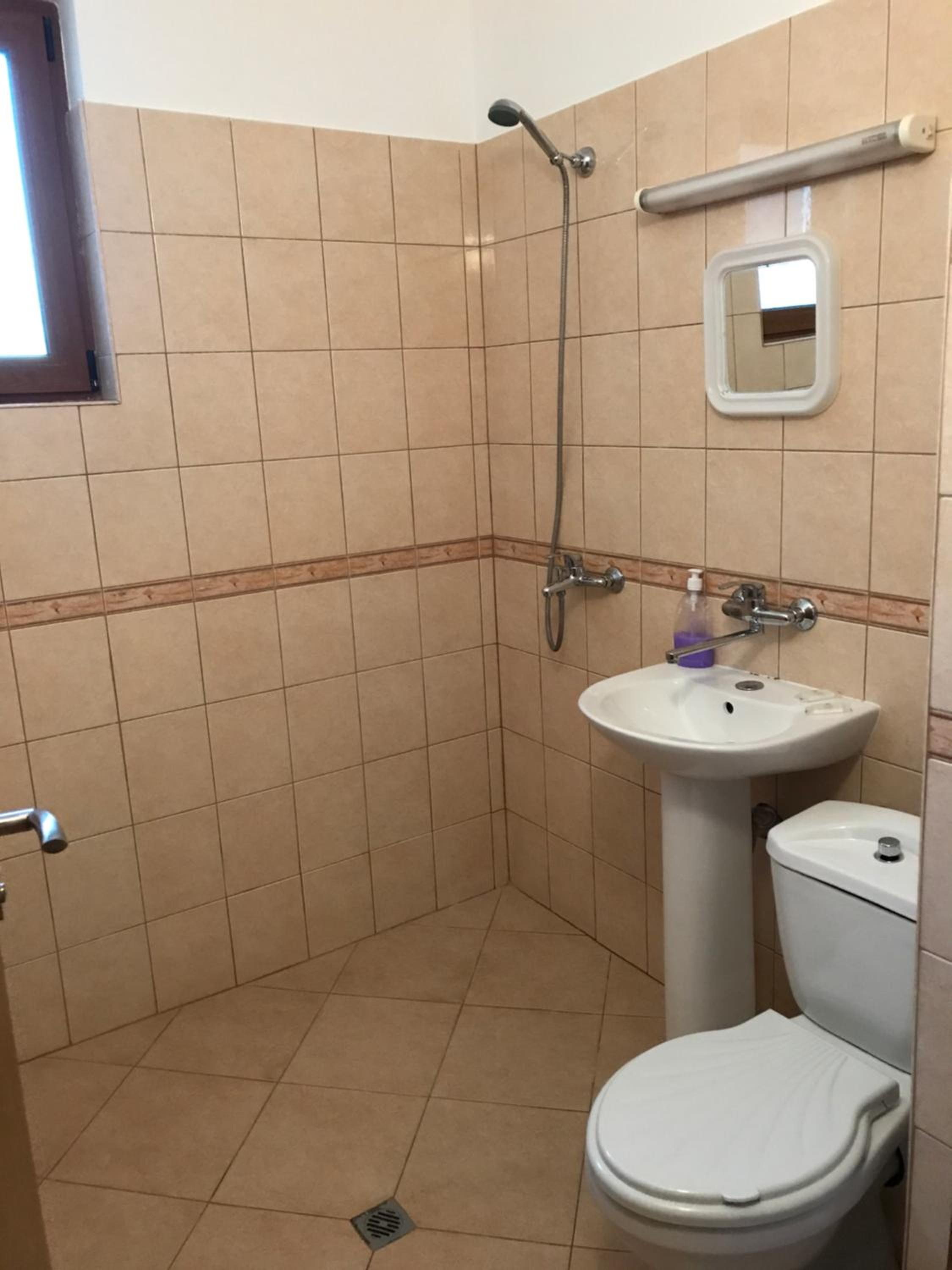 Basic Triple Room photo 3