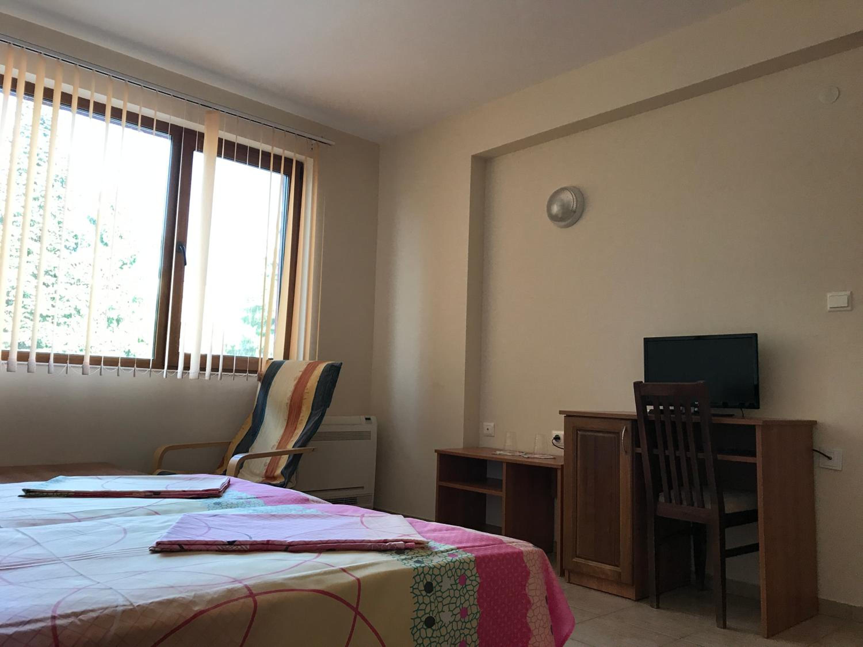 Basic Triple Room photo 2