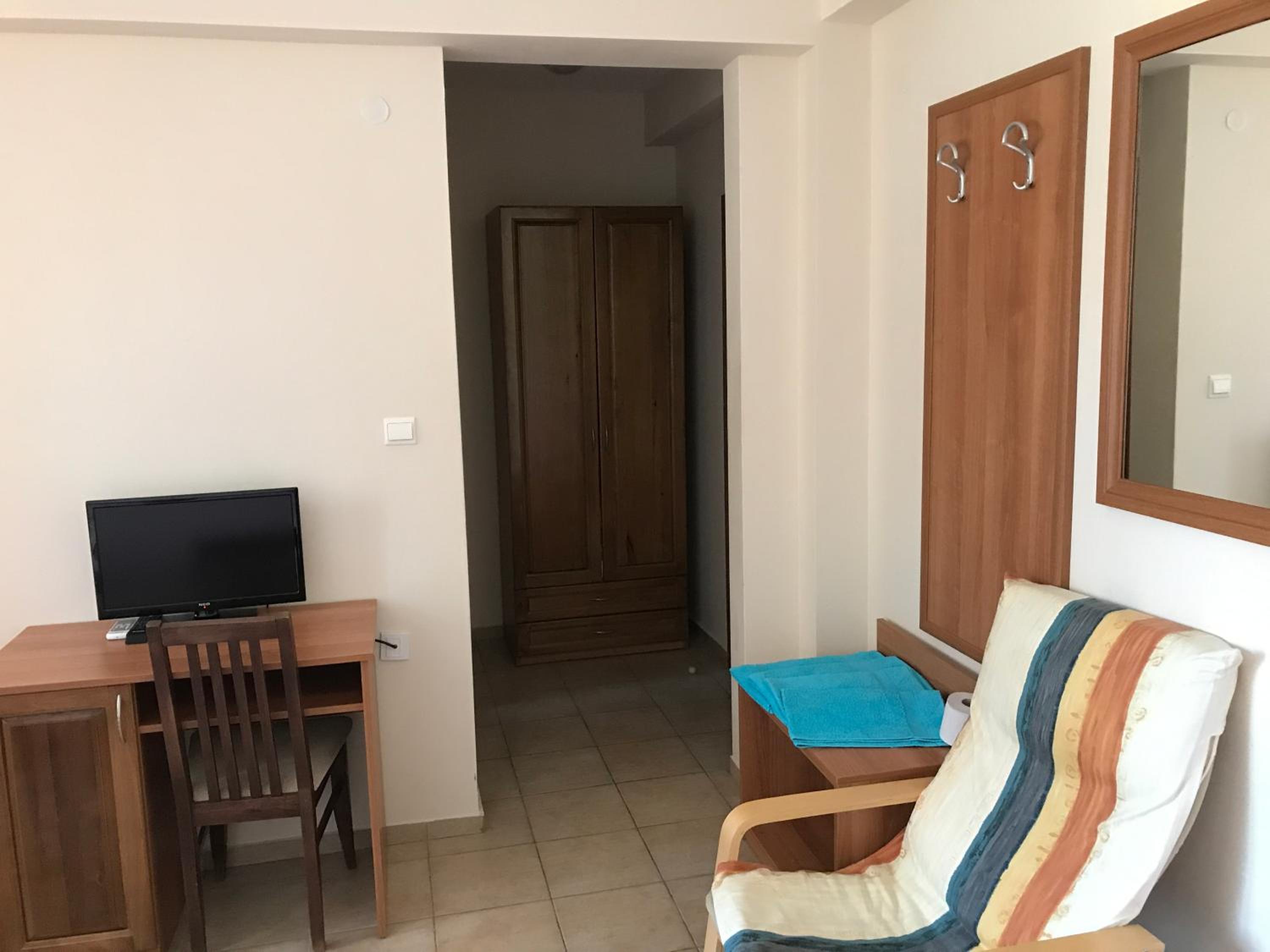 Basic Triple Room photo 1
