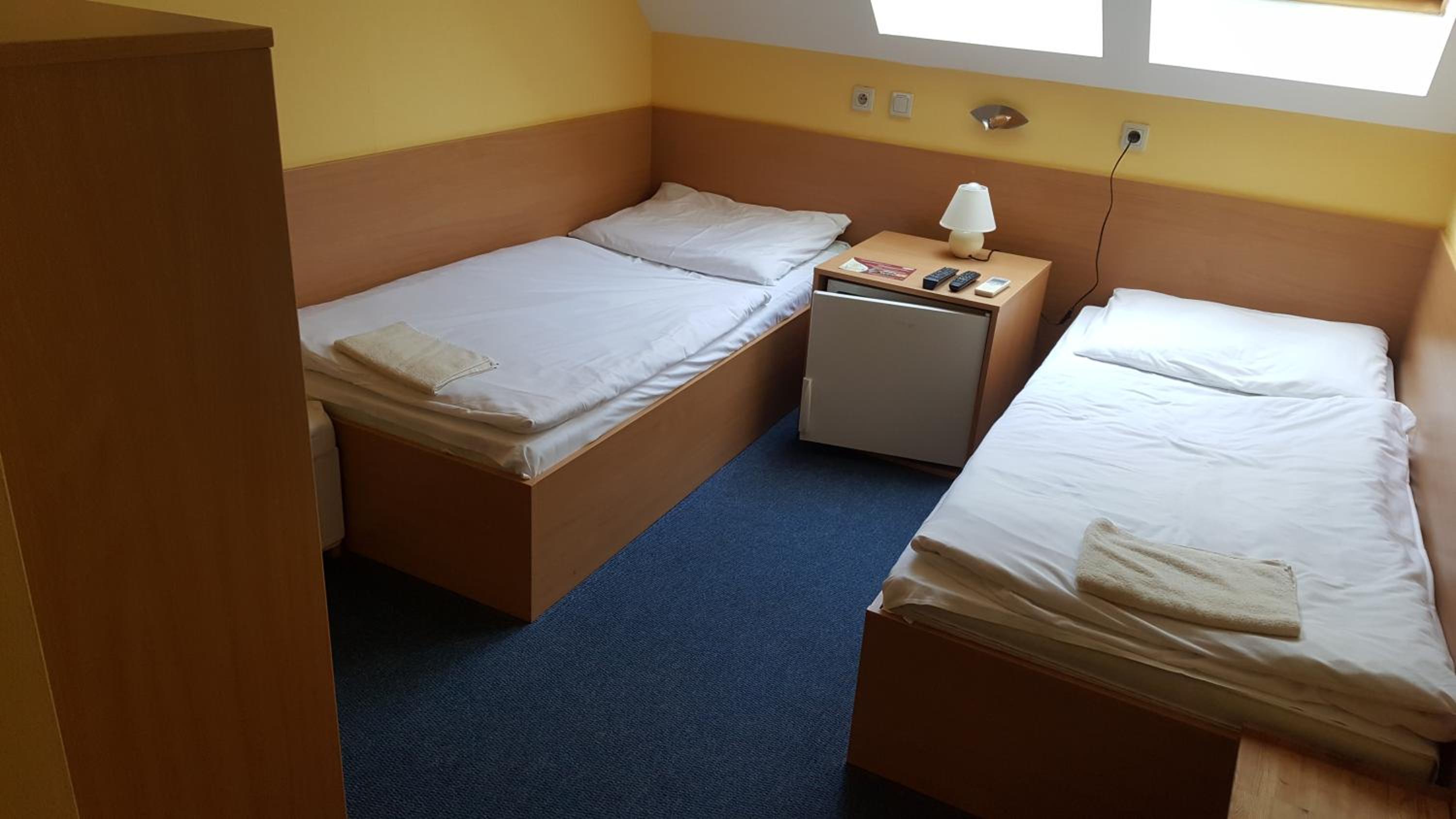 Standard Twin Room - Photo 6