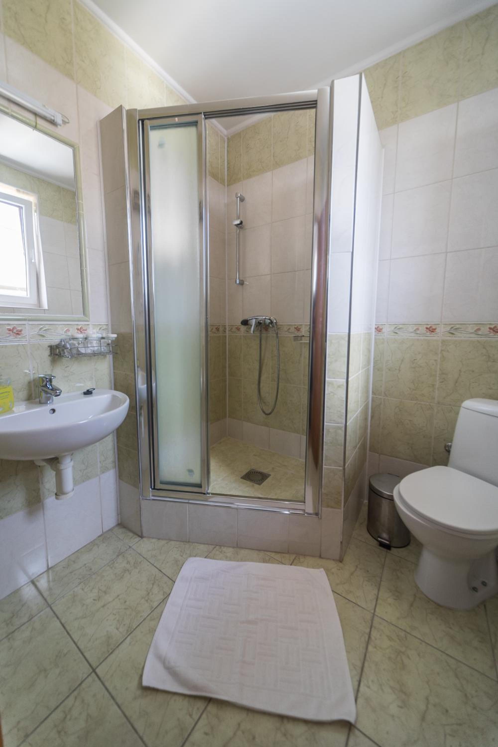 Standard Triple Room photo 2