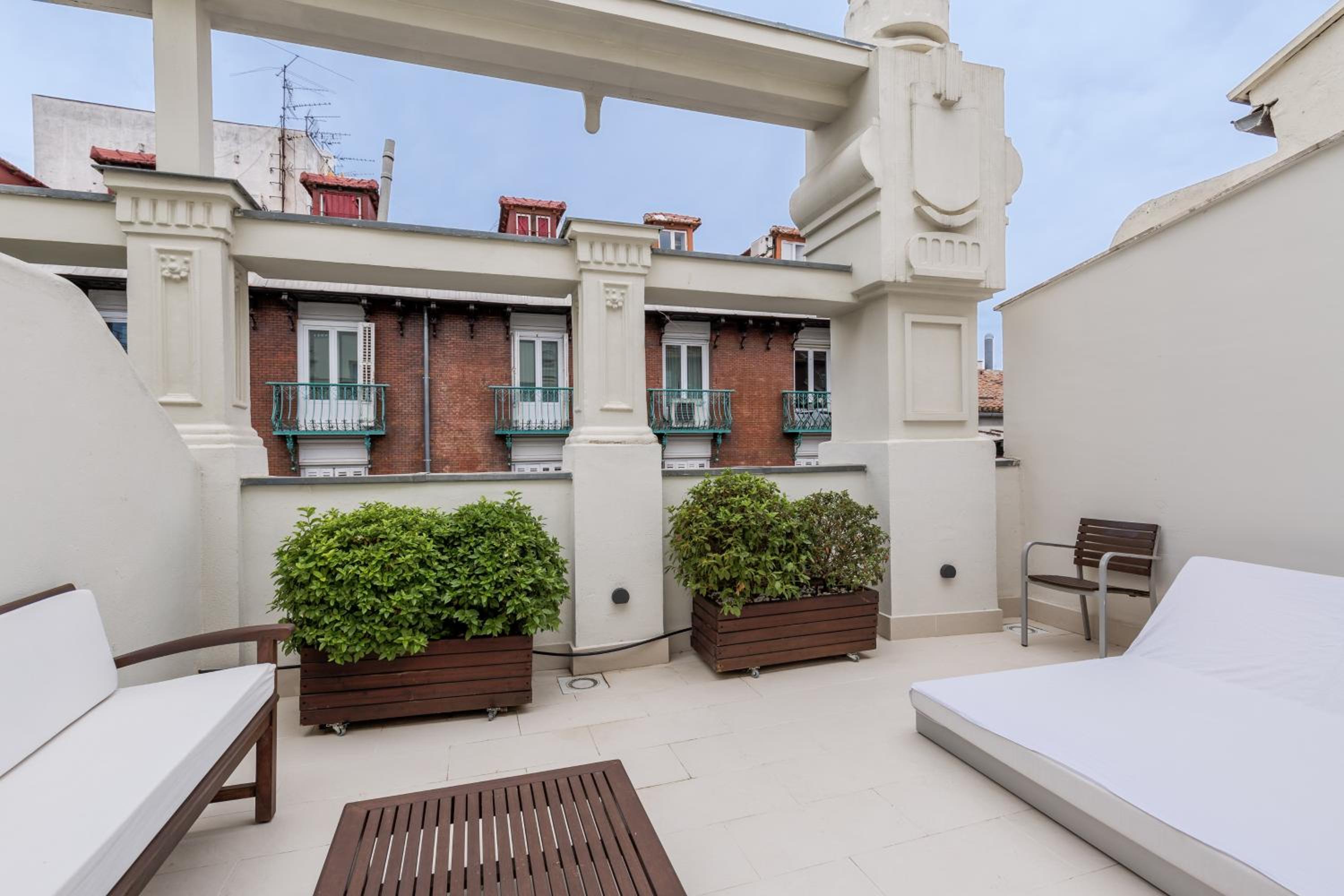 Executive Double Room with Terrace thumbnail 5