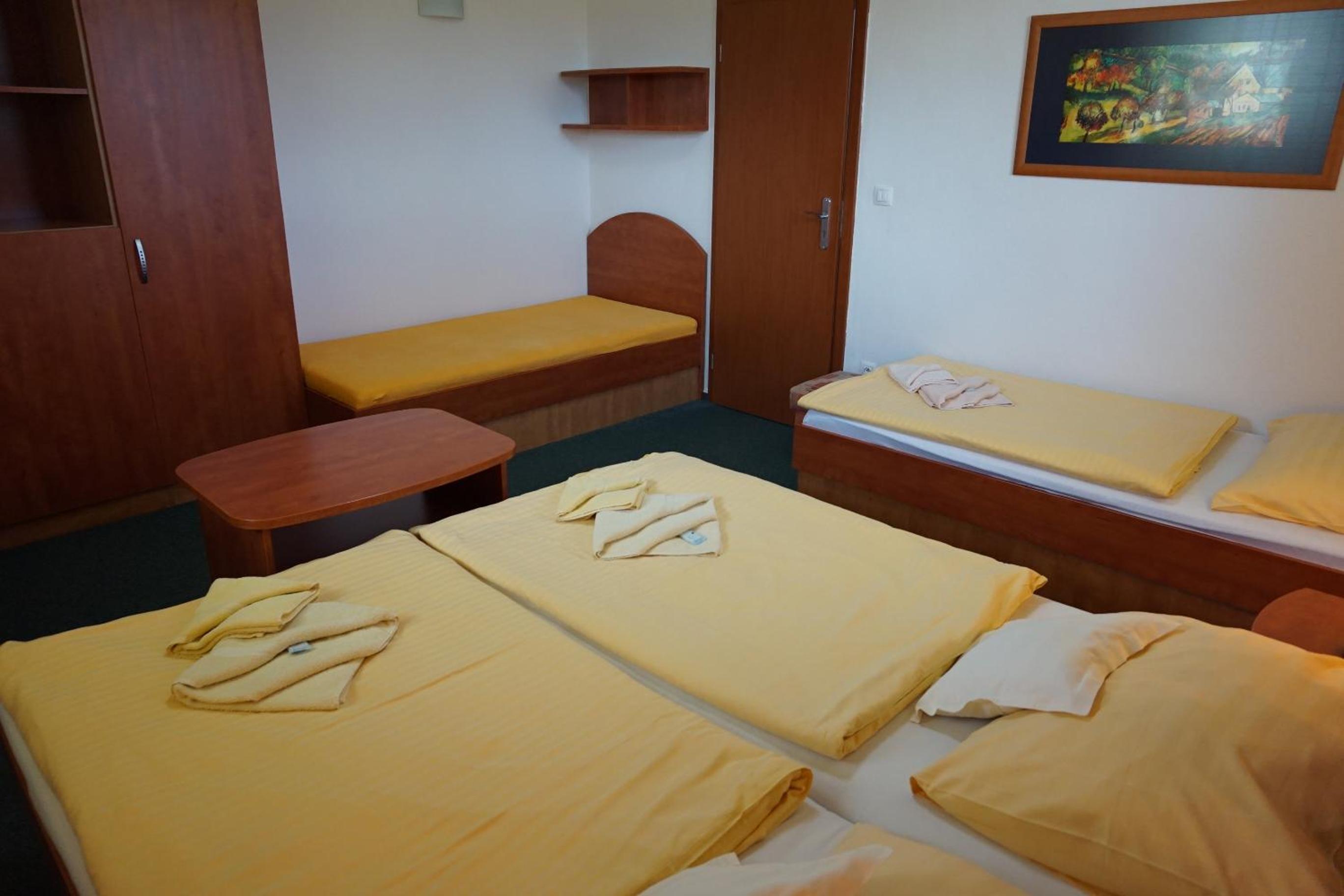 Classic Quadruple Room photo 2