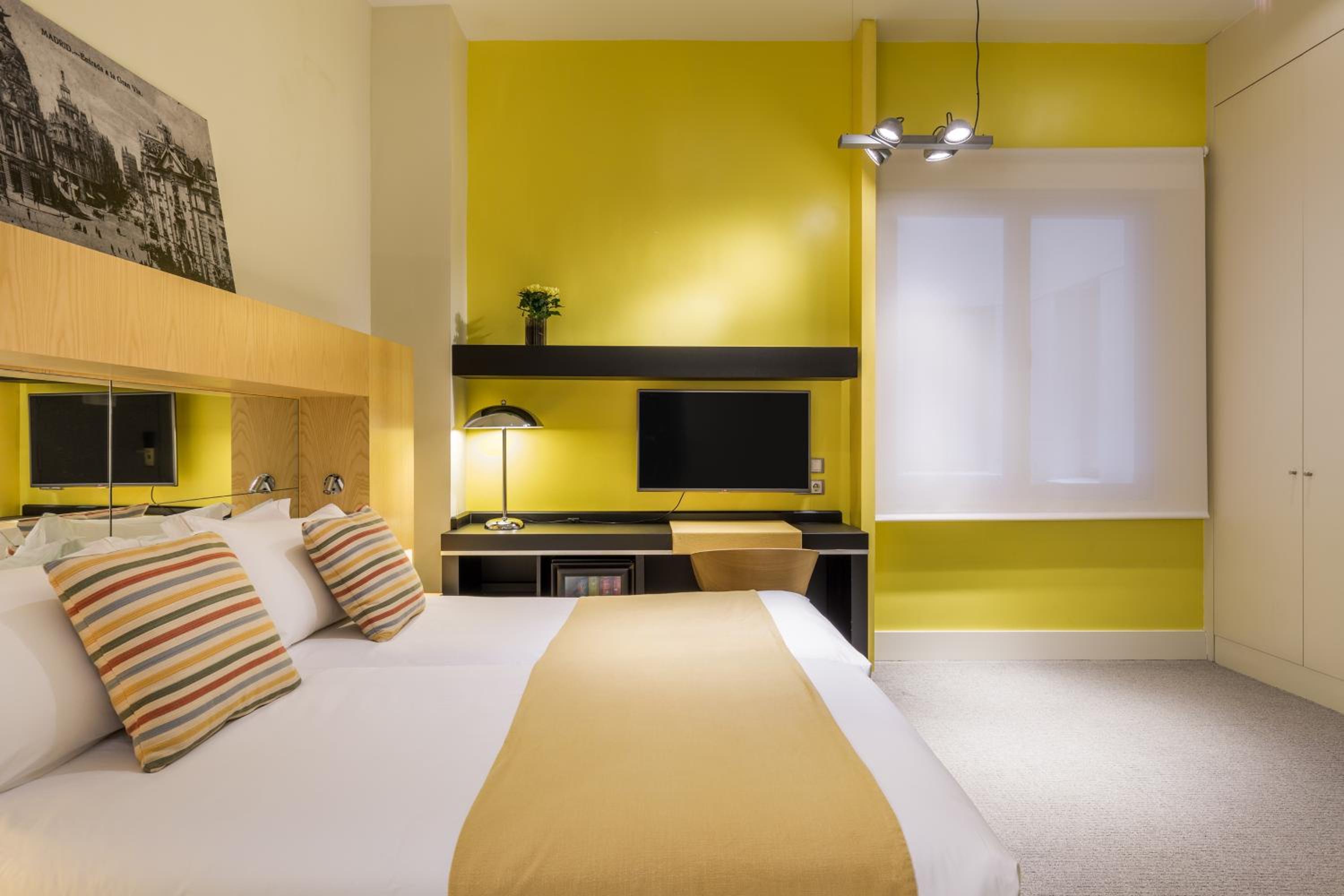 Basic Double Room thumbnail 6