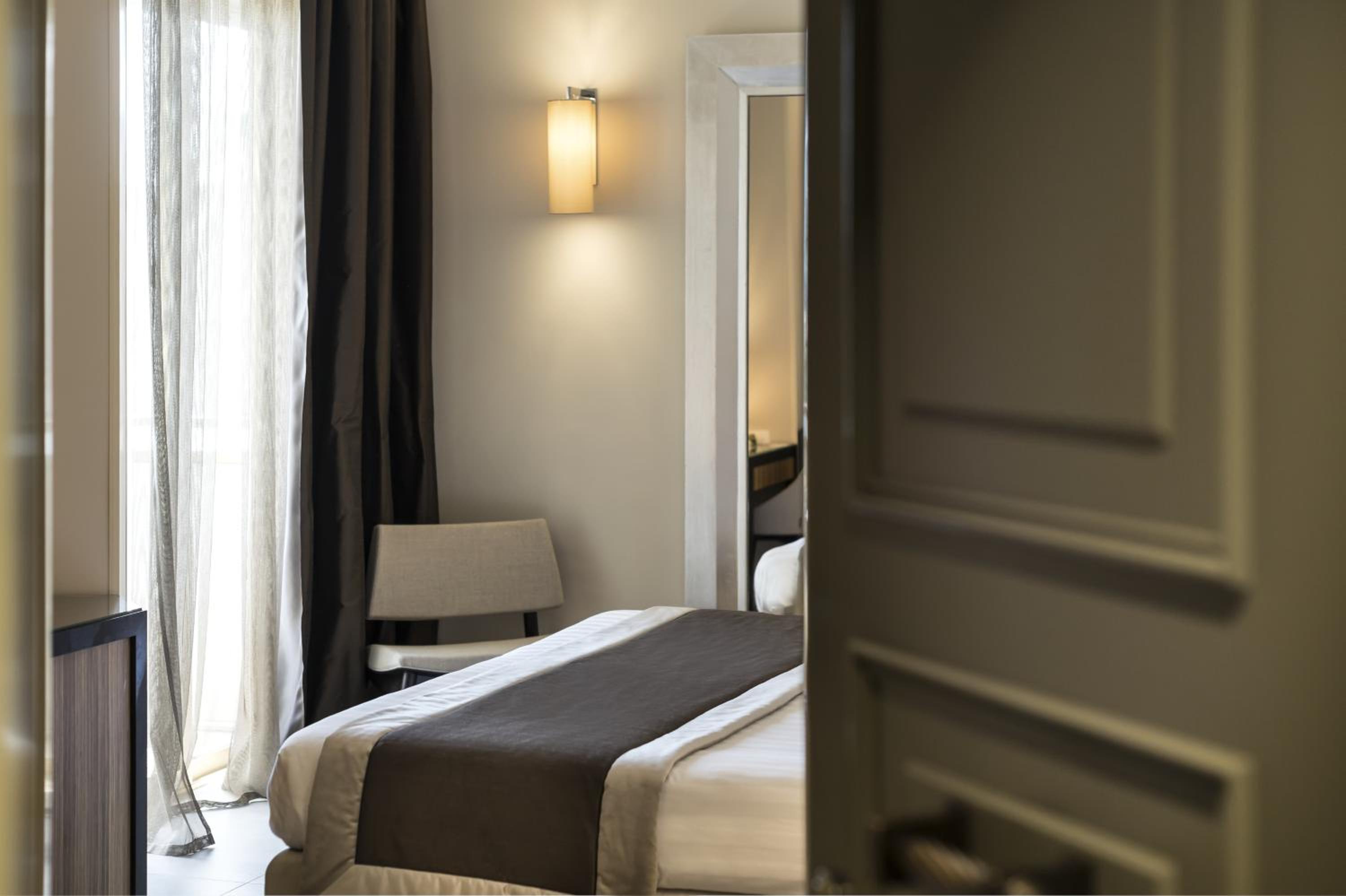 Deluxe Double or Twin Room - Photo 3