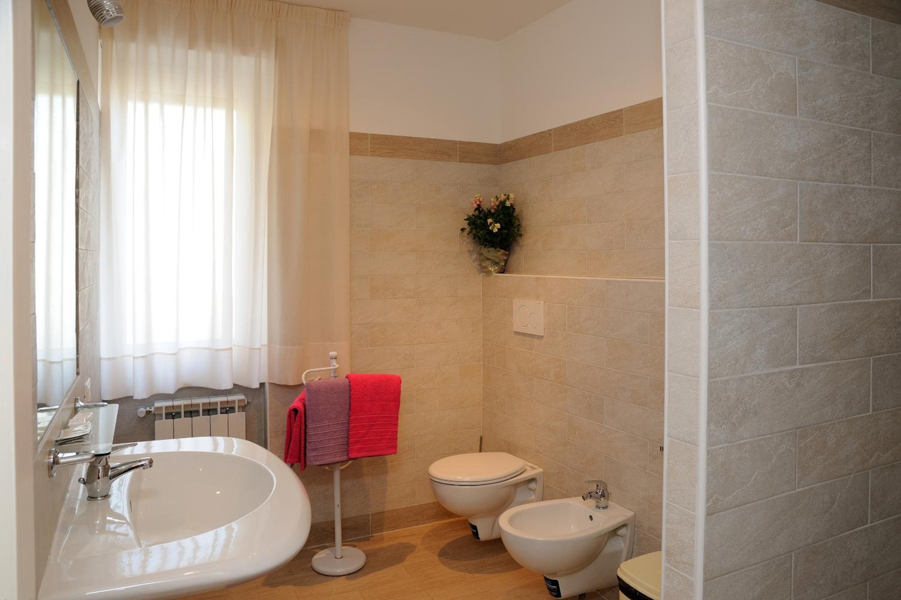 One-Bedroom Apartment - Photo 4