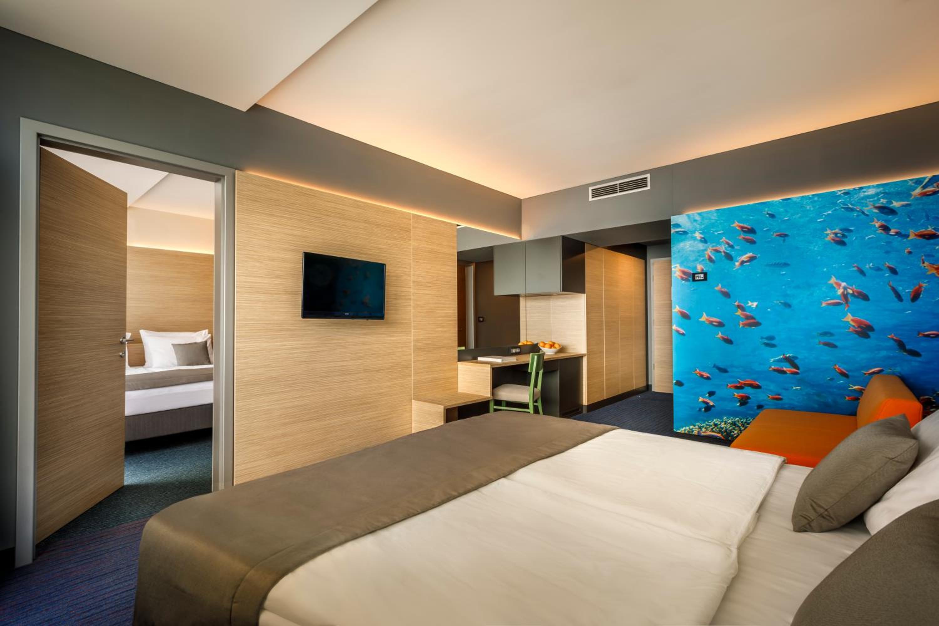 Superior Family Room with balcony and sea view photo 2