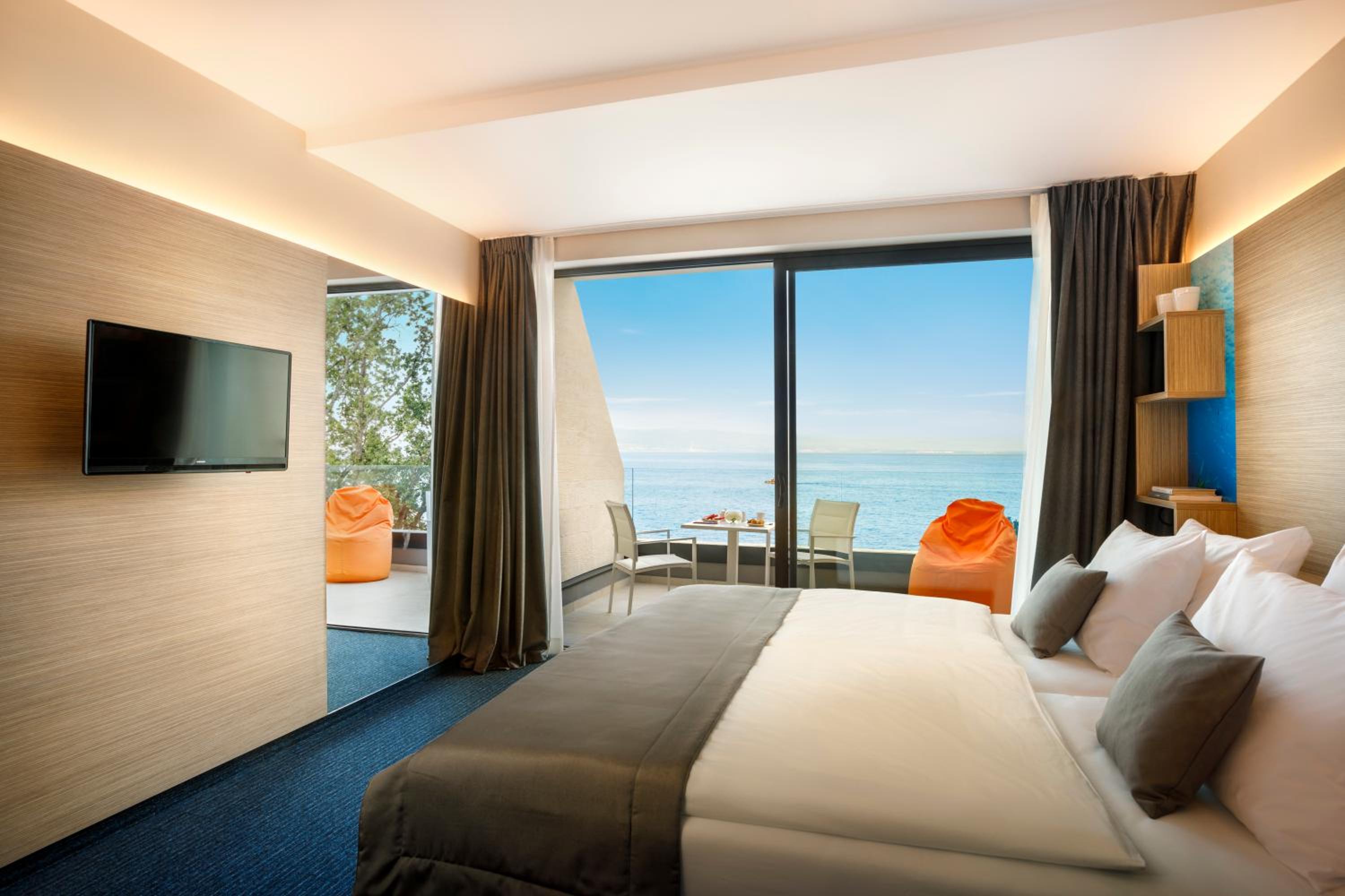 Superior Double or Twin Room with Balcony and Sea View photo 2