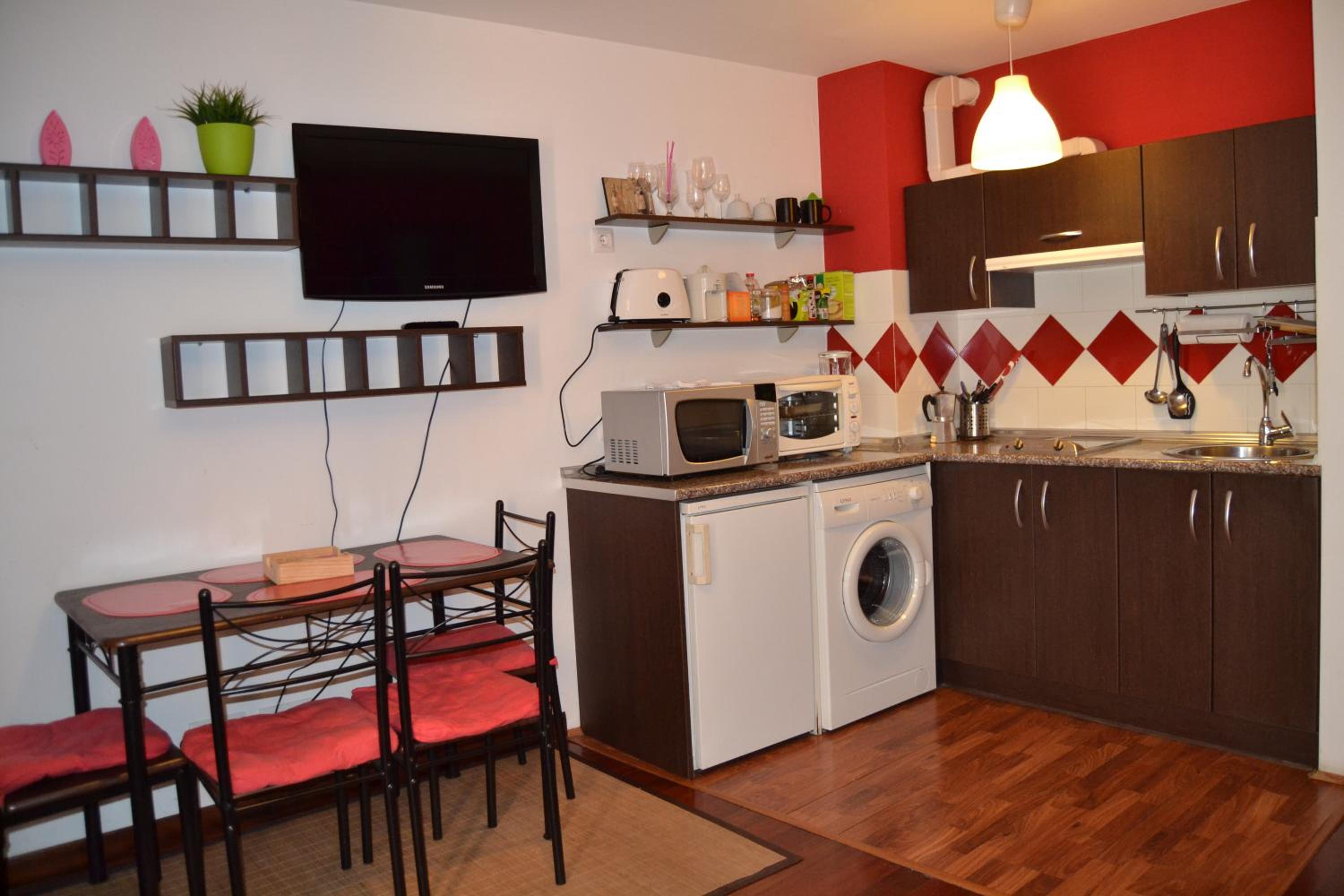 One-Bedroom Apartment photo 3
