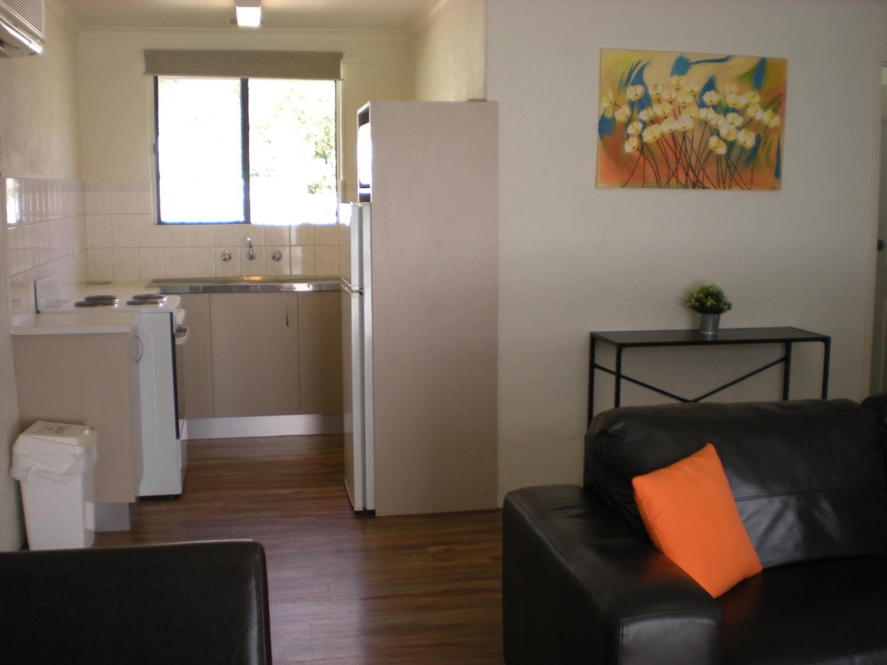 Deluxe Two-Bedroom Apartment photo 3