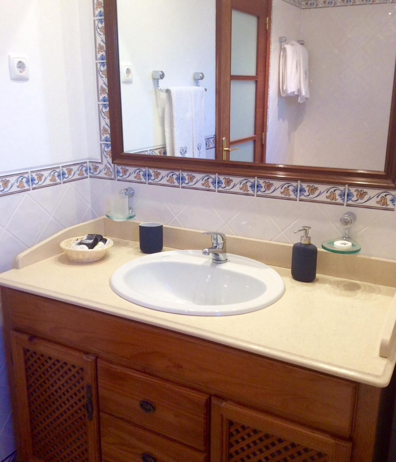 Twin Room with Shared Bathroom photo 3