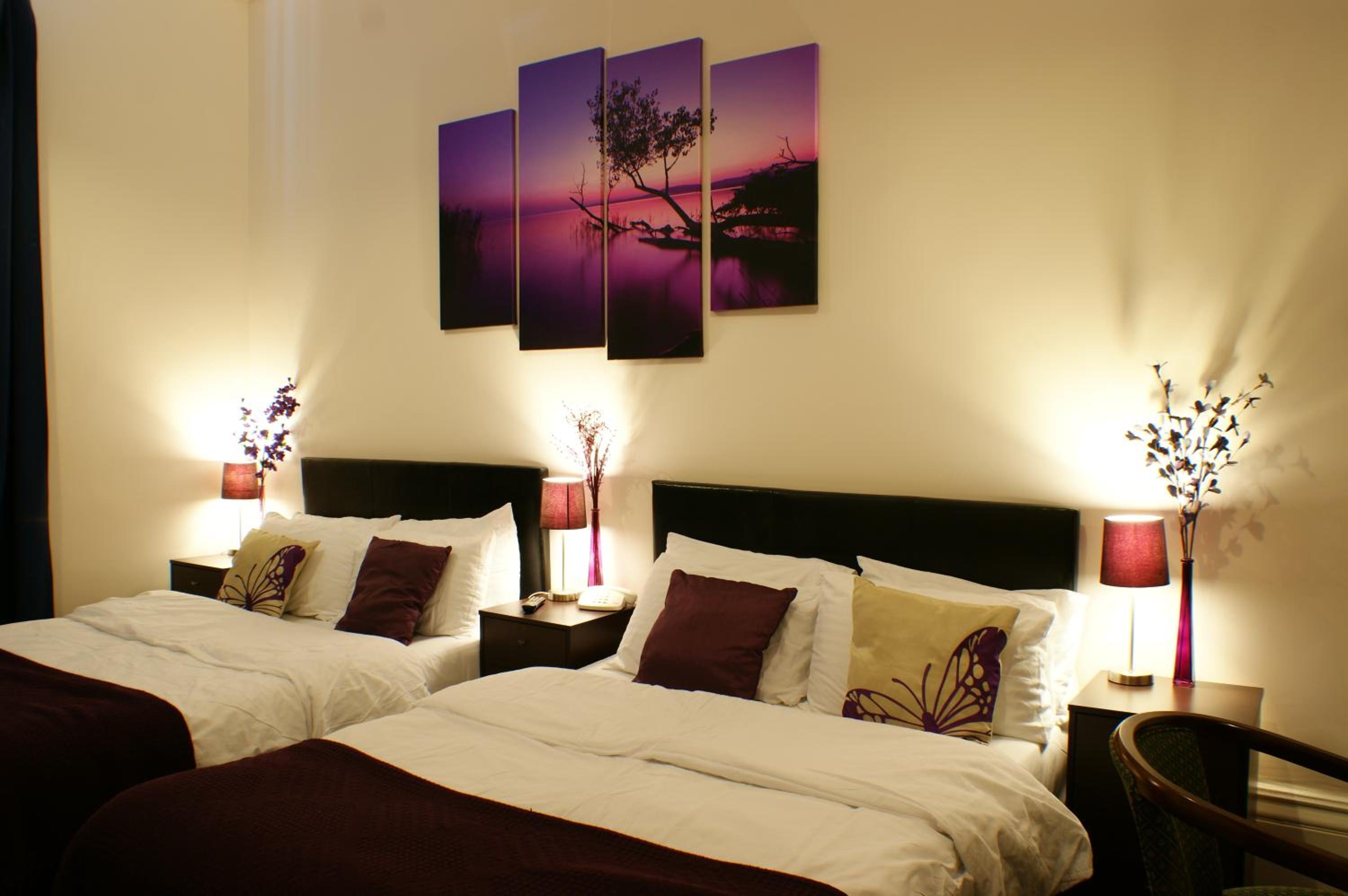 Twin Room - Photo 10