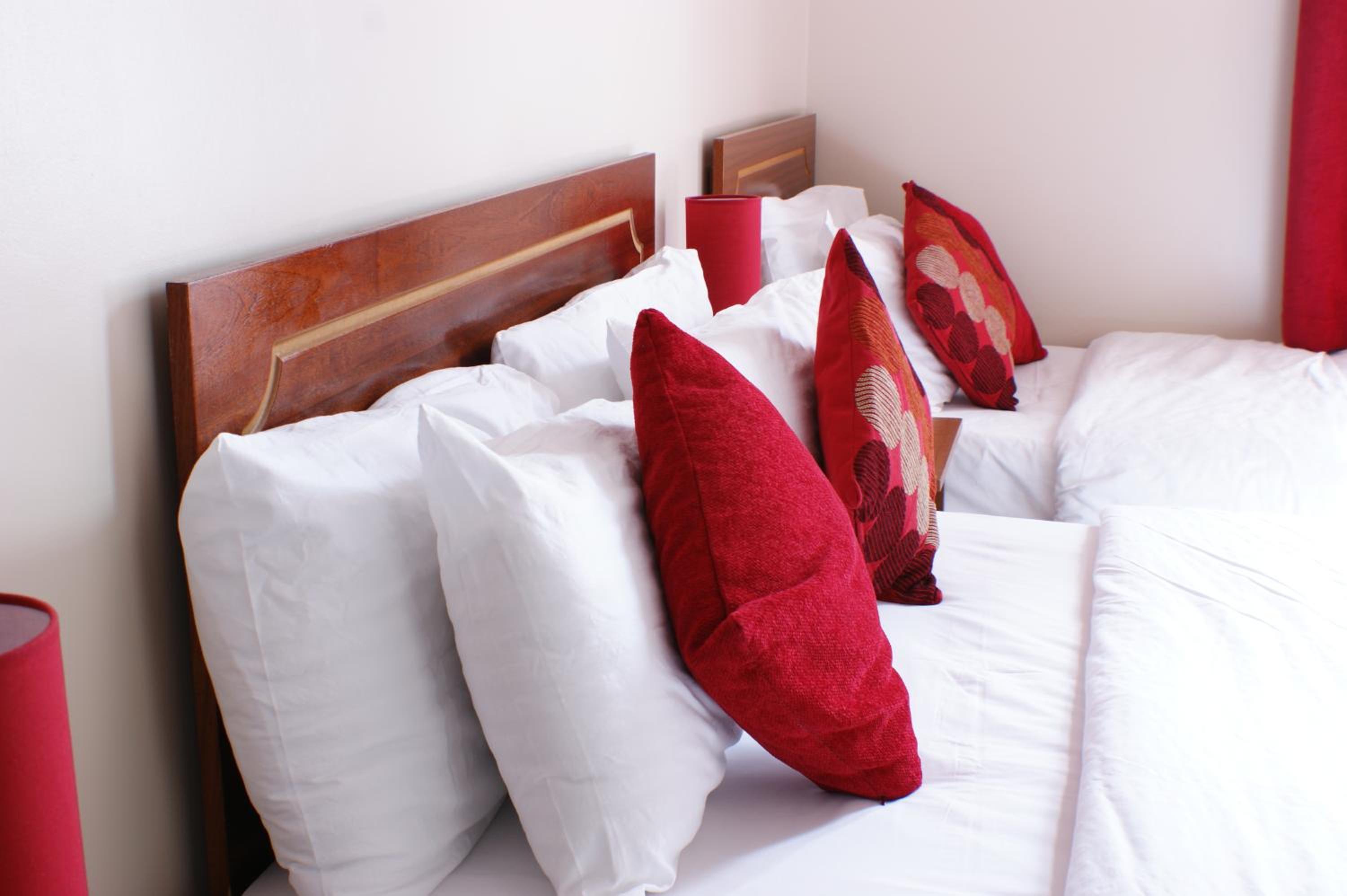 Twin Room - Photo 8