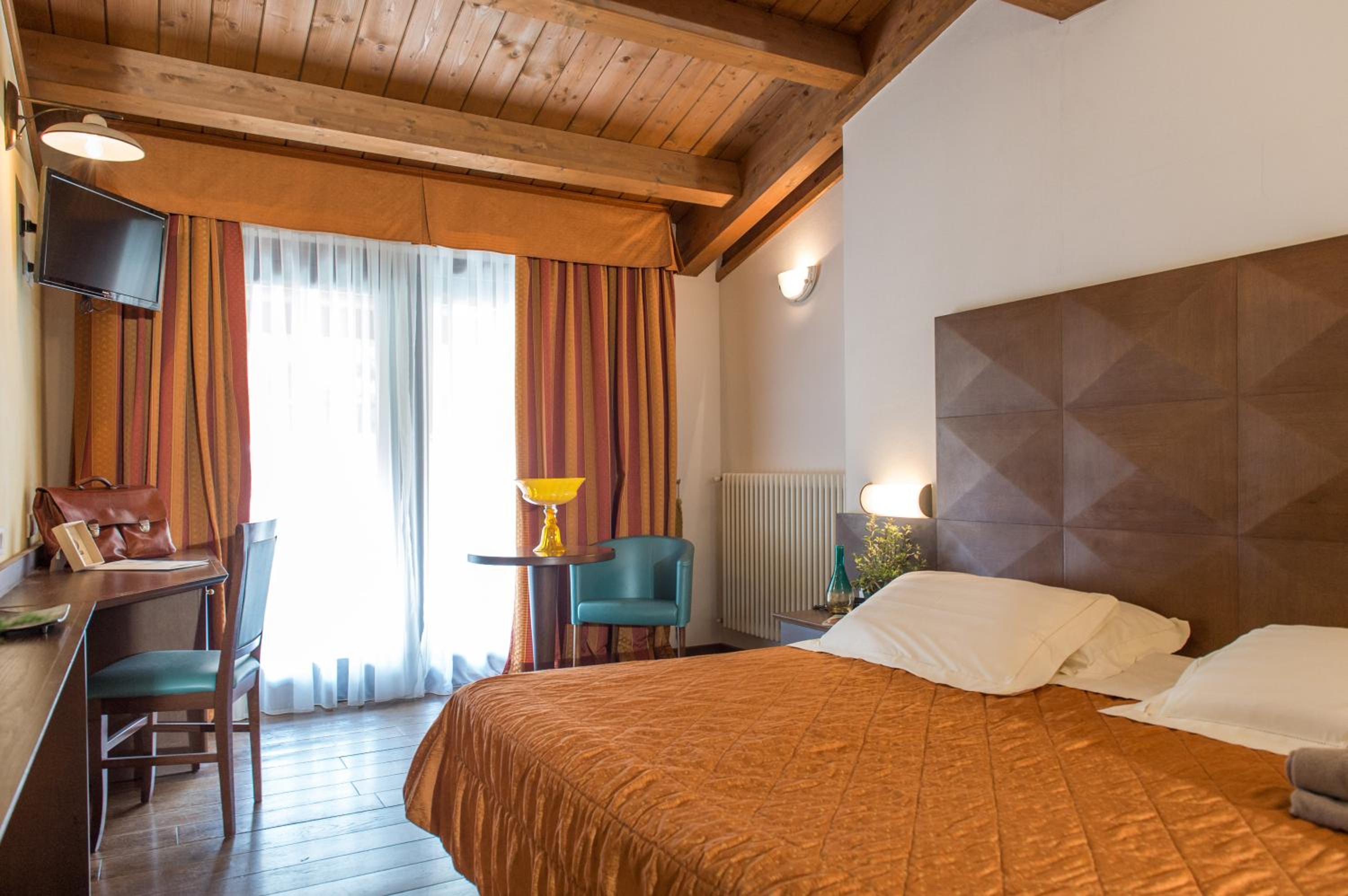 Deluxe Double or Twin Room photo 1