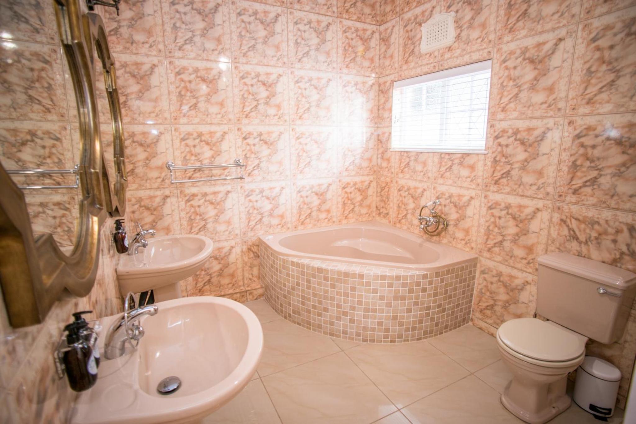 Luxury Double Bedroom - Photo 8
