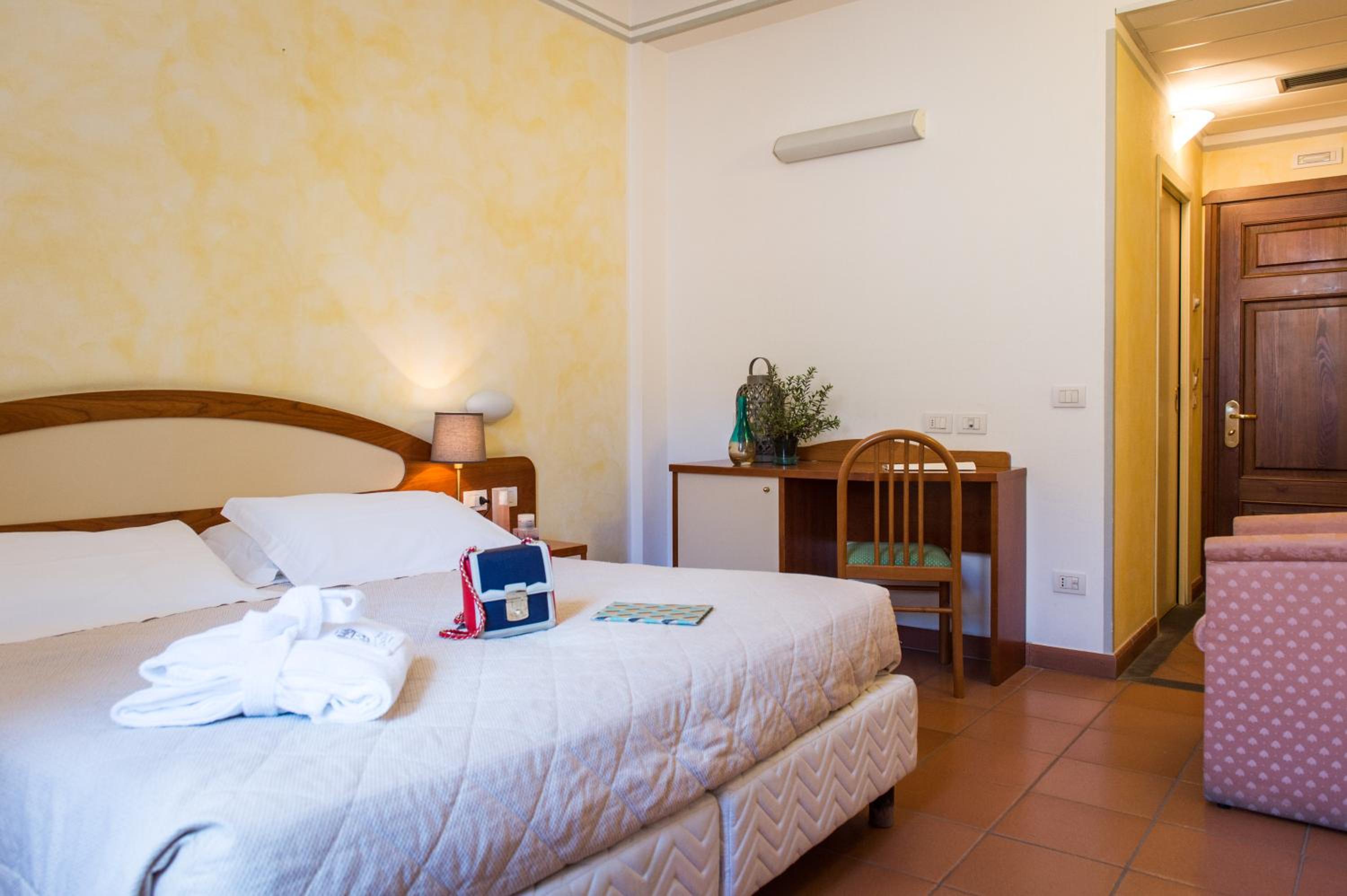 Standard Double or Twin Room photo 2