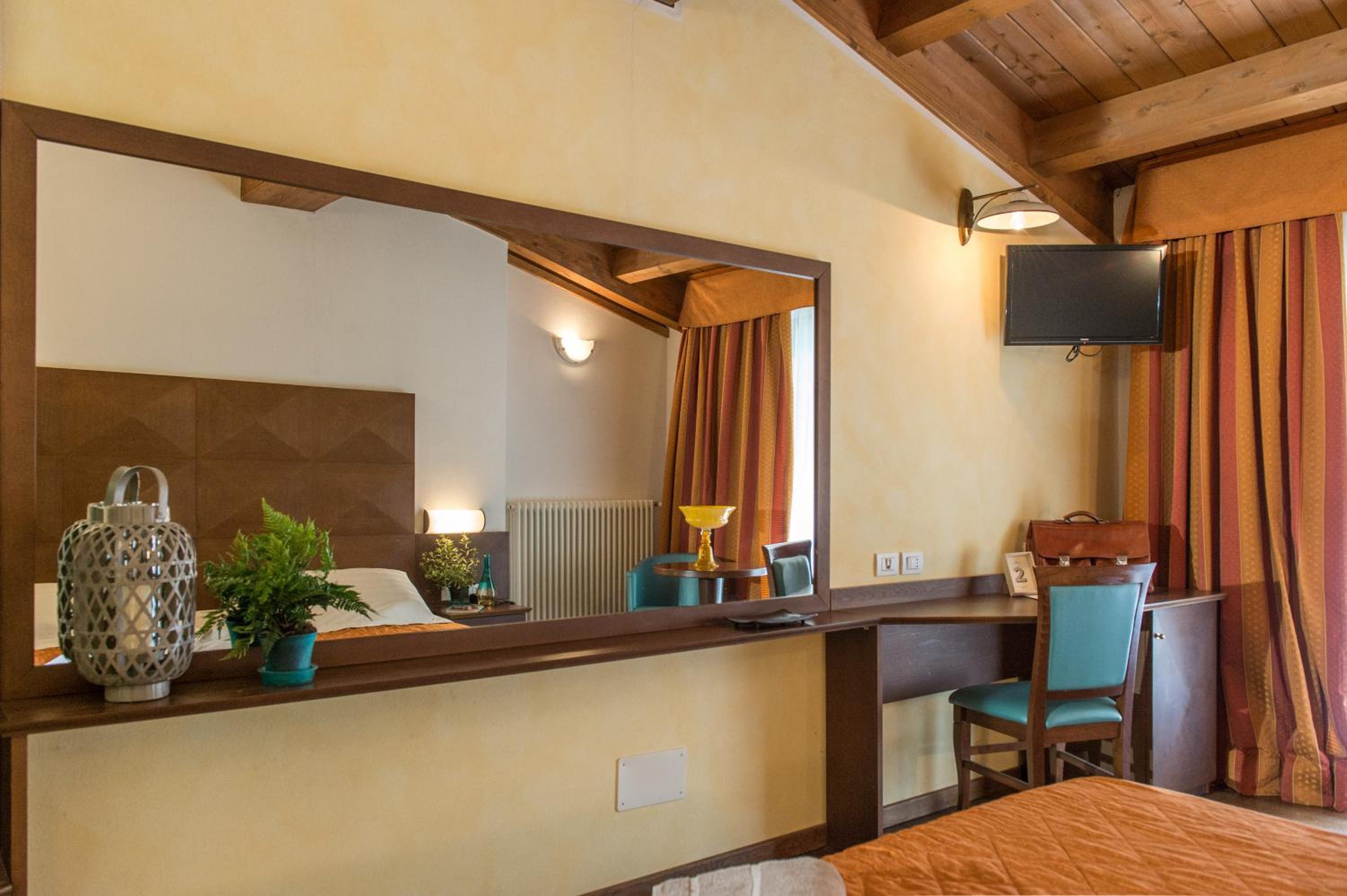 Deluxe Double or Twin Room photo 3