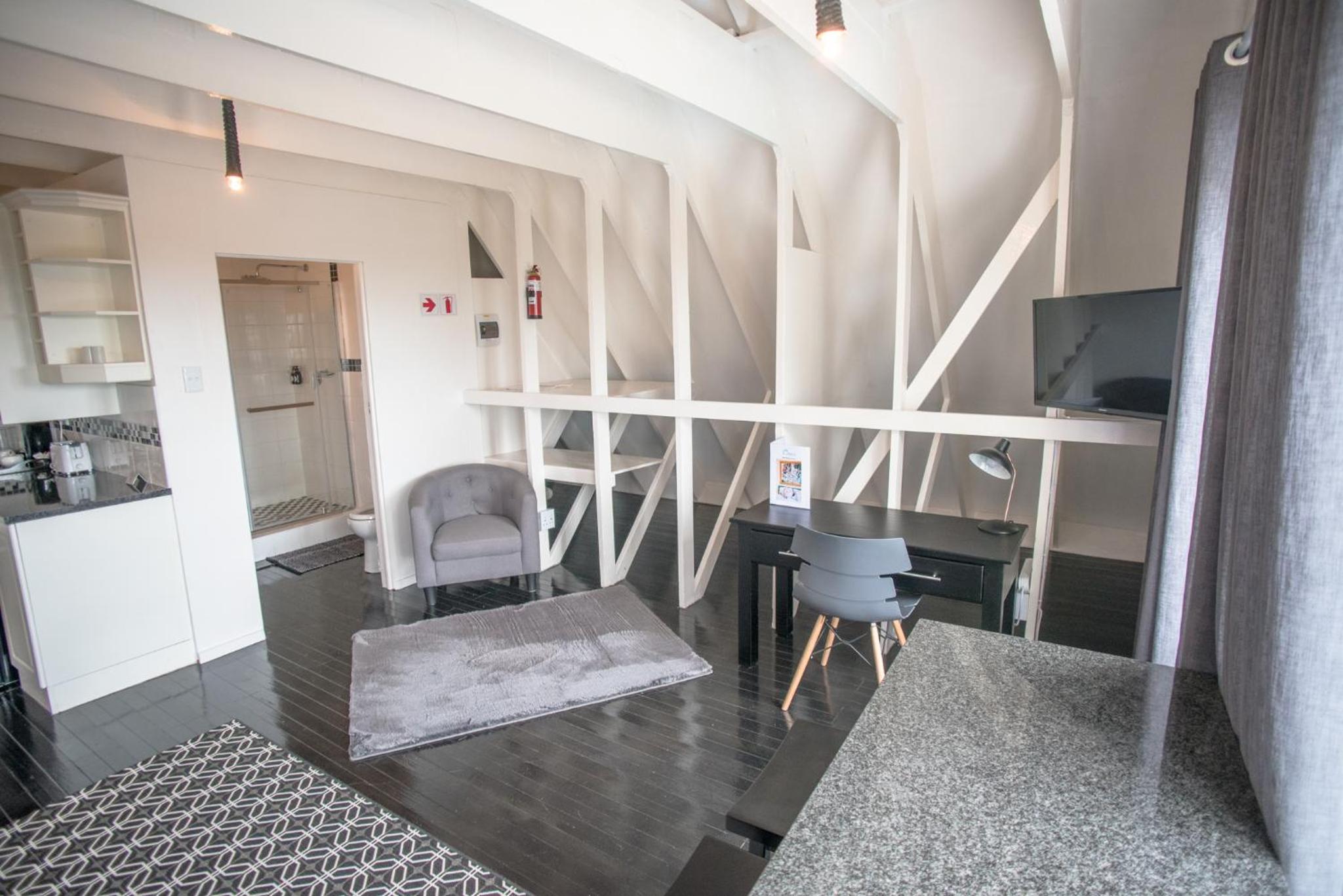 Apartment with Sea View - Photo 8