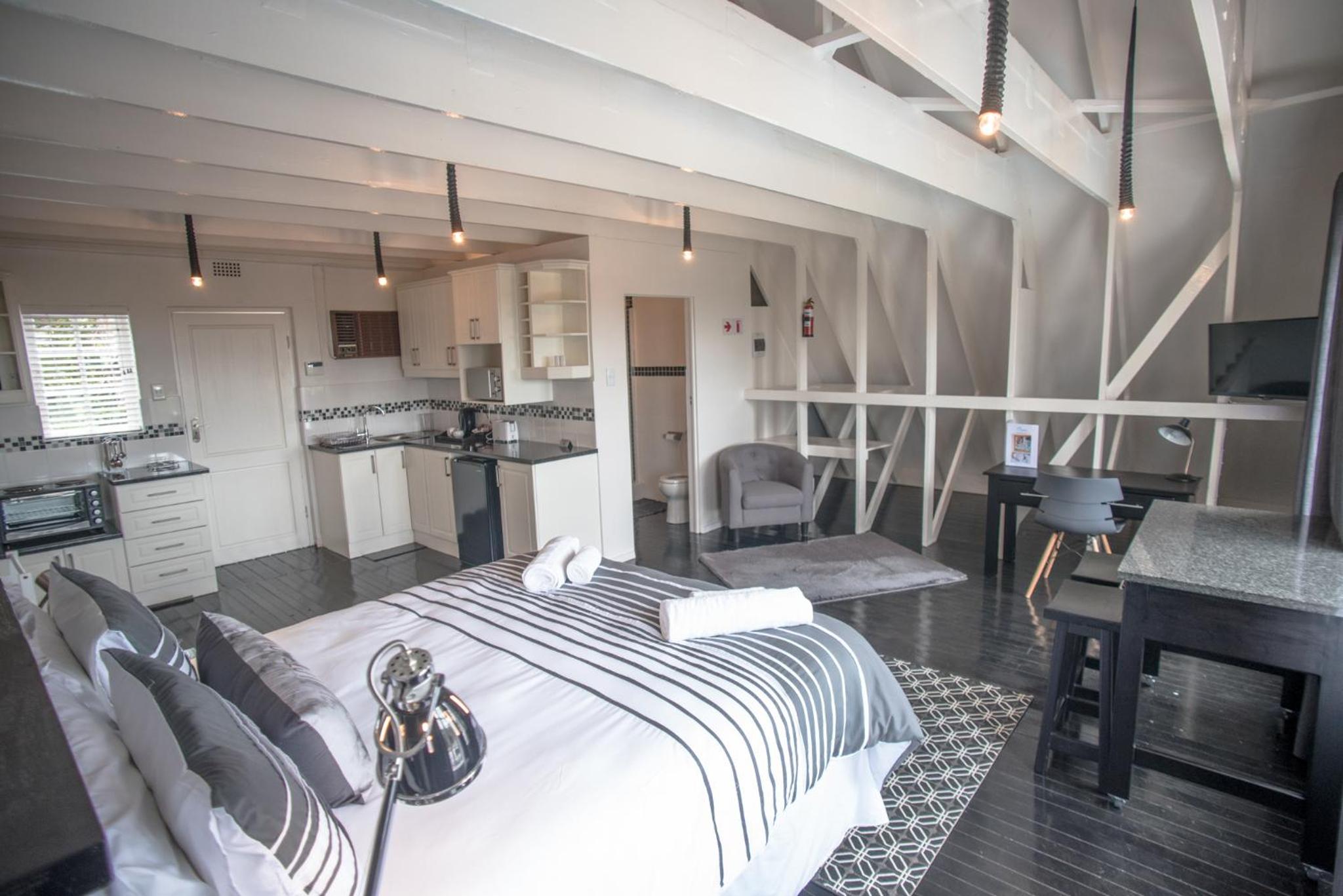 Apartment with Sea View - Photo 5