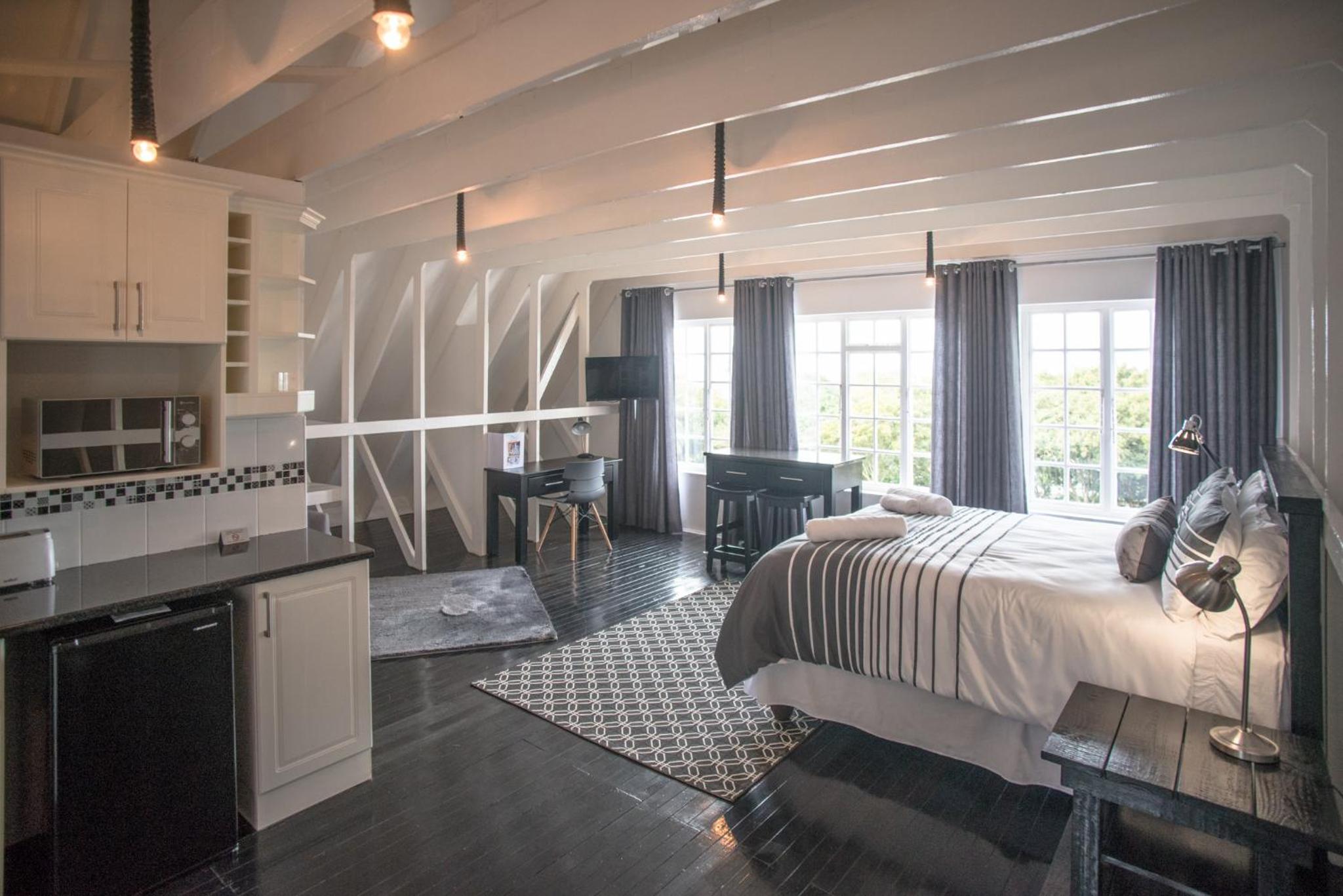 Apartment with Sea View - Photo 6