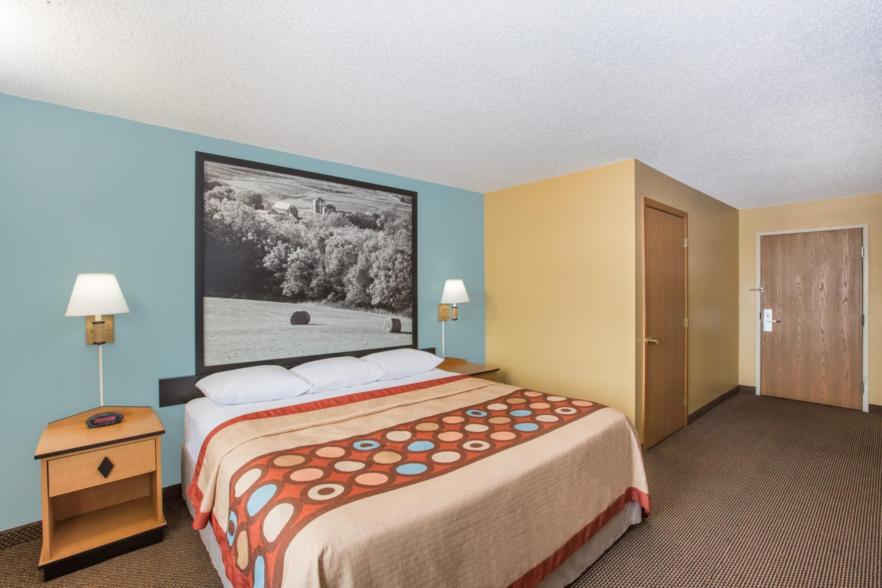 King Room - Non-Smoking - Photo 1