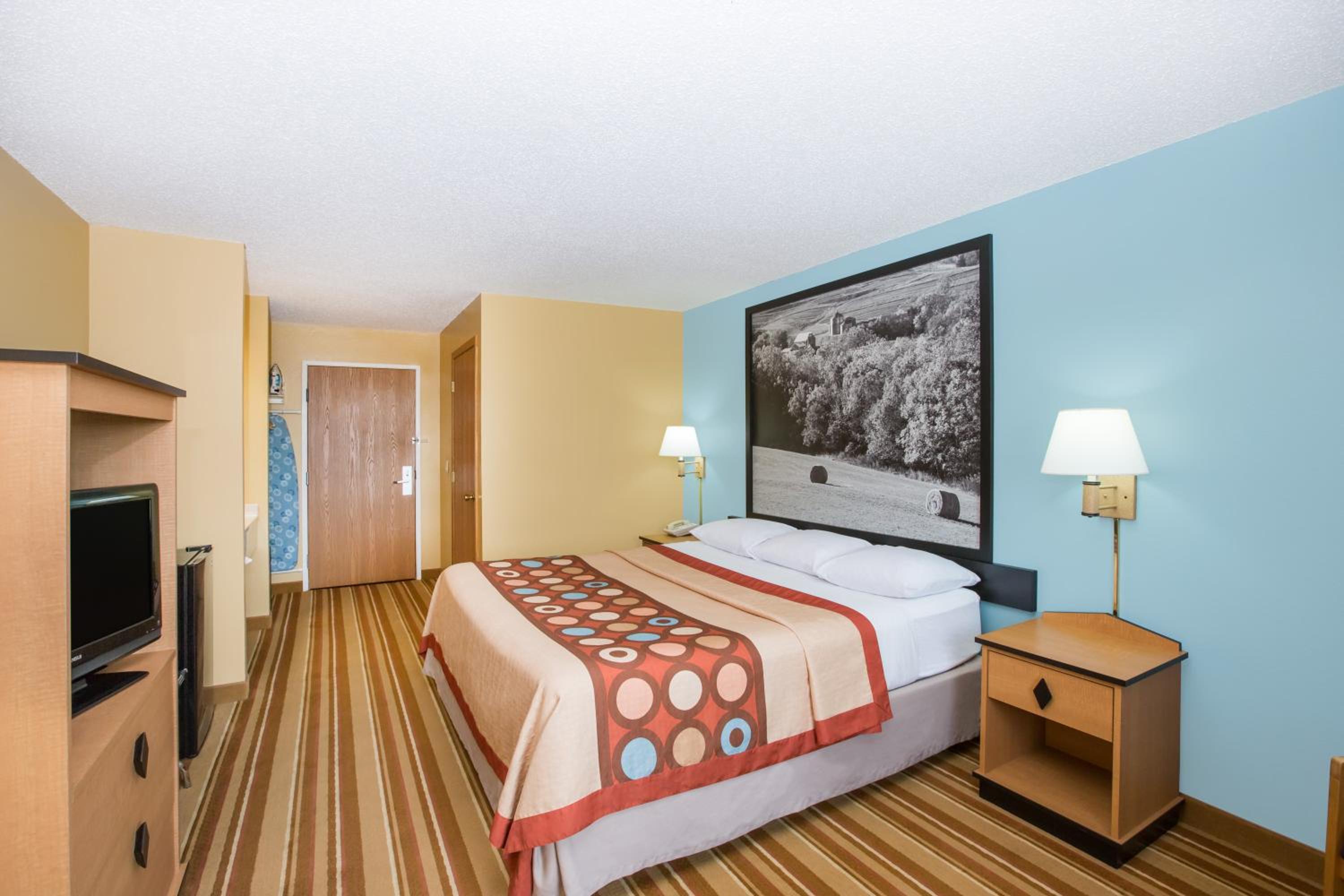 King Room - Non-Smoking - Photo 2