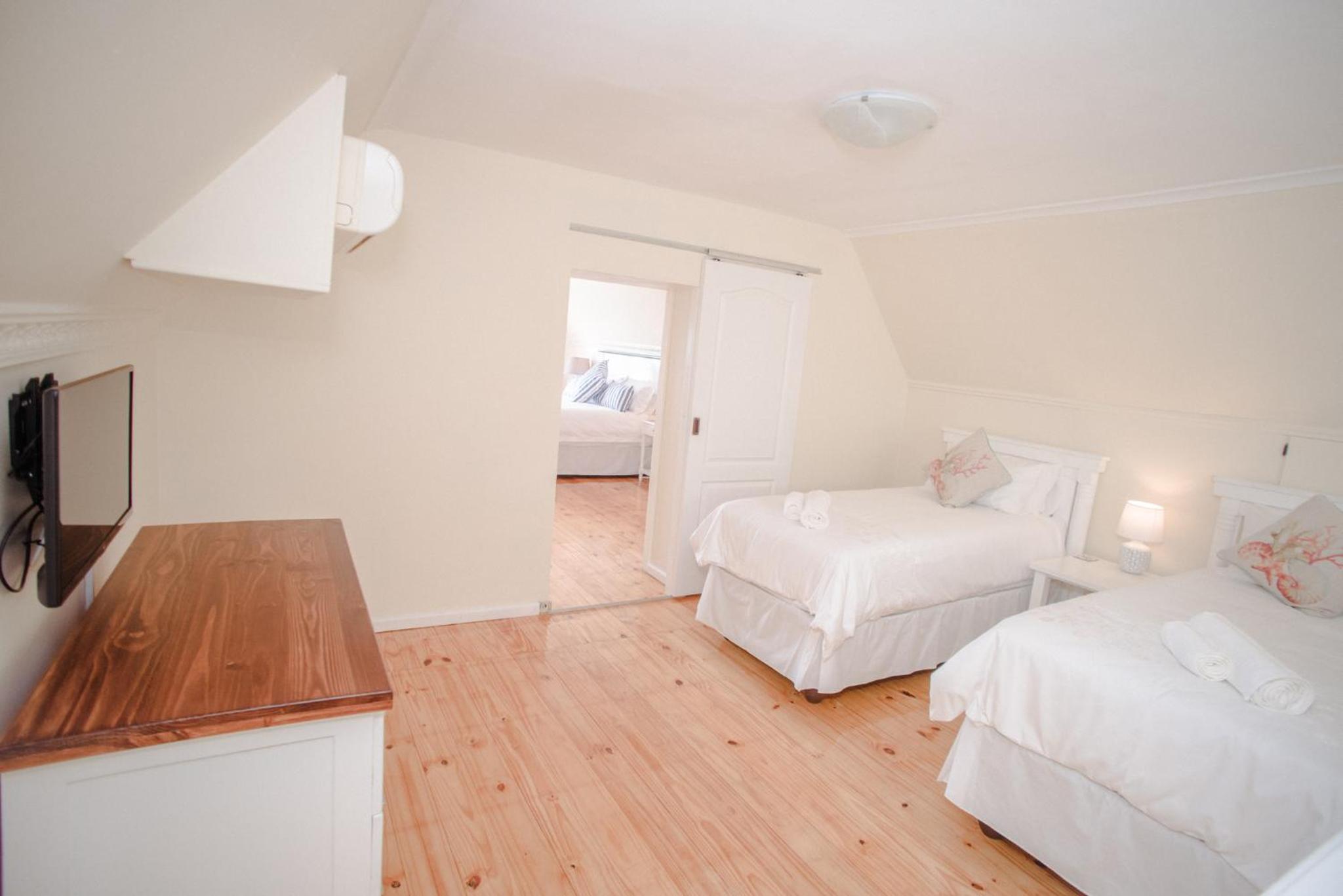 Family Room - Photo 16