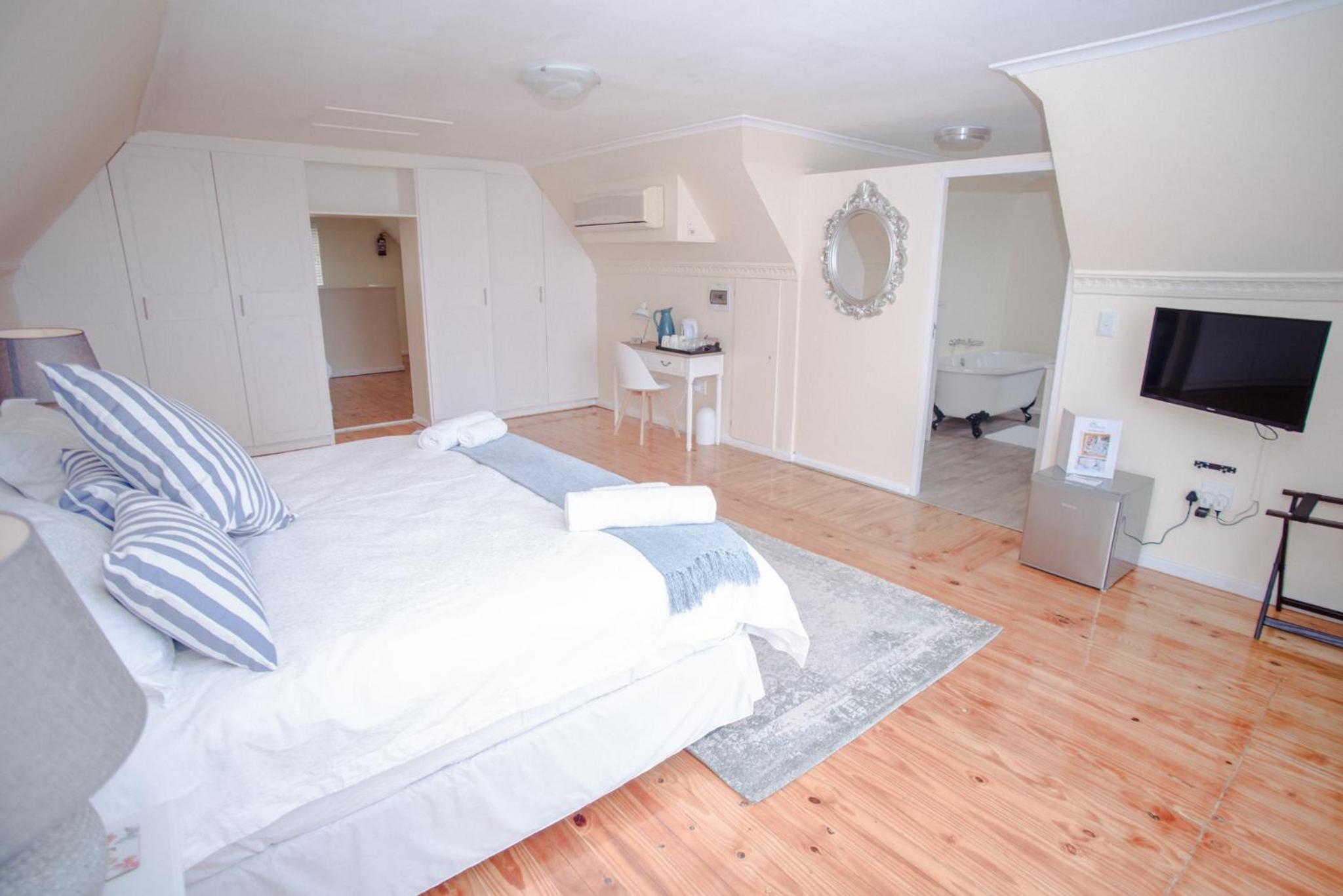 Family Room - Photo 10