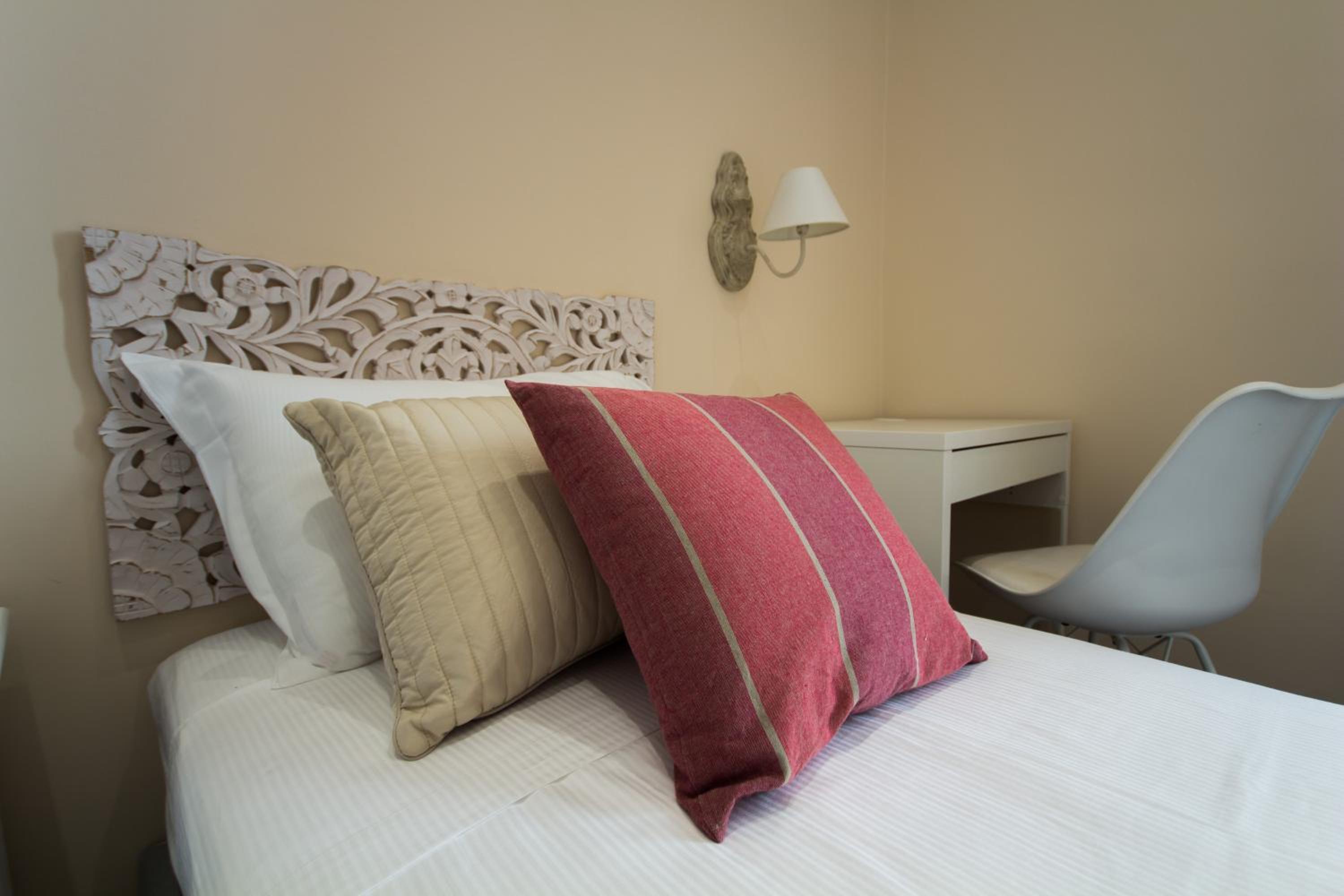 Single Room with Private Bathroom photo 2