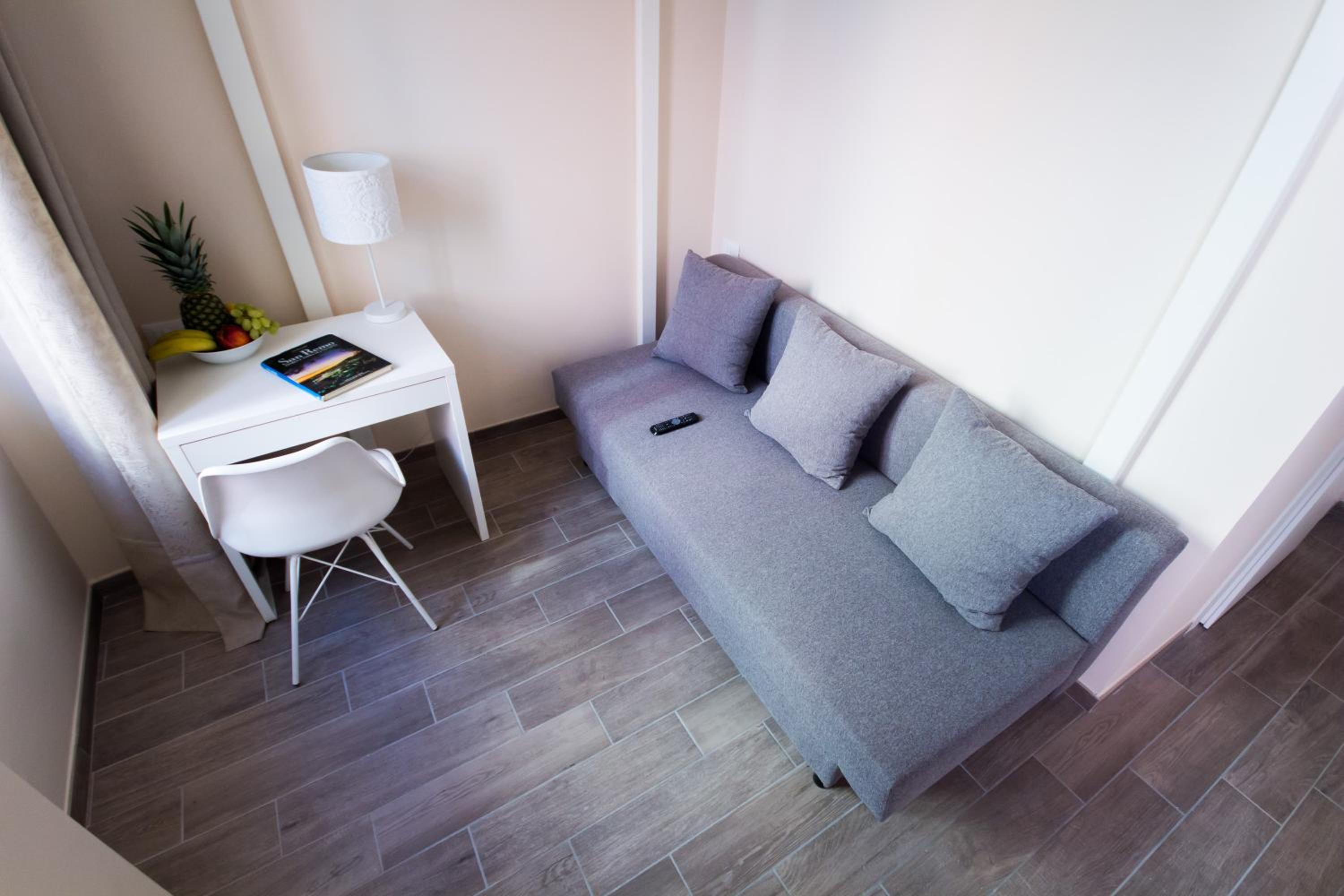 Family Room with Private Bathroom photo 3