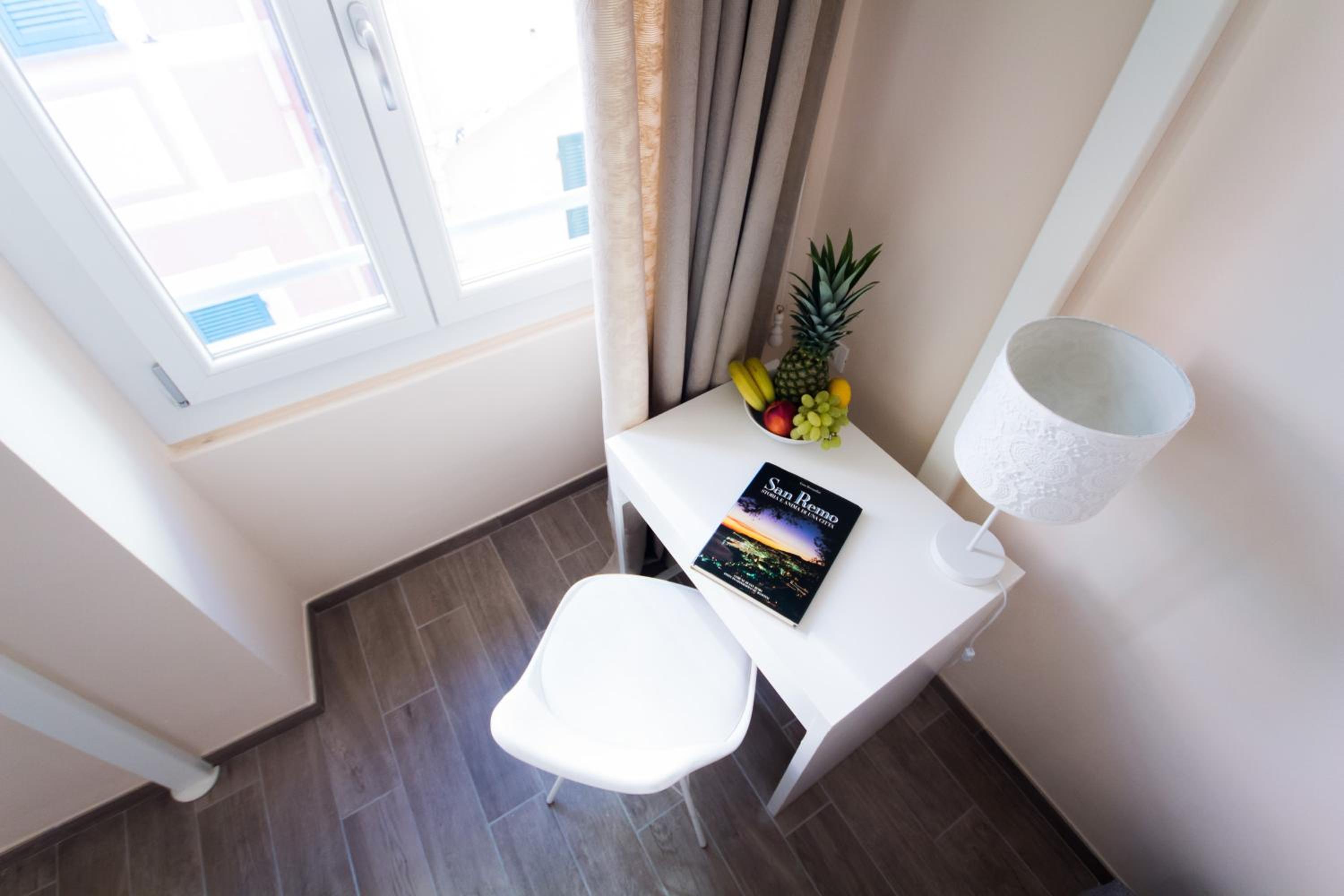 Family Room with Private Bathroom photo 2