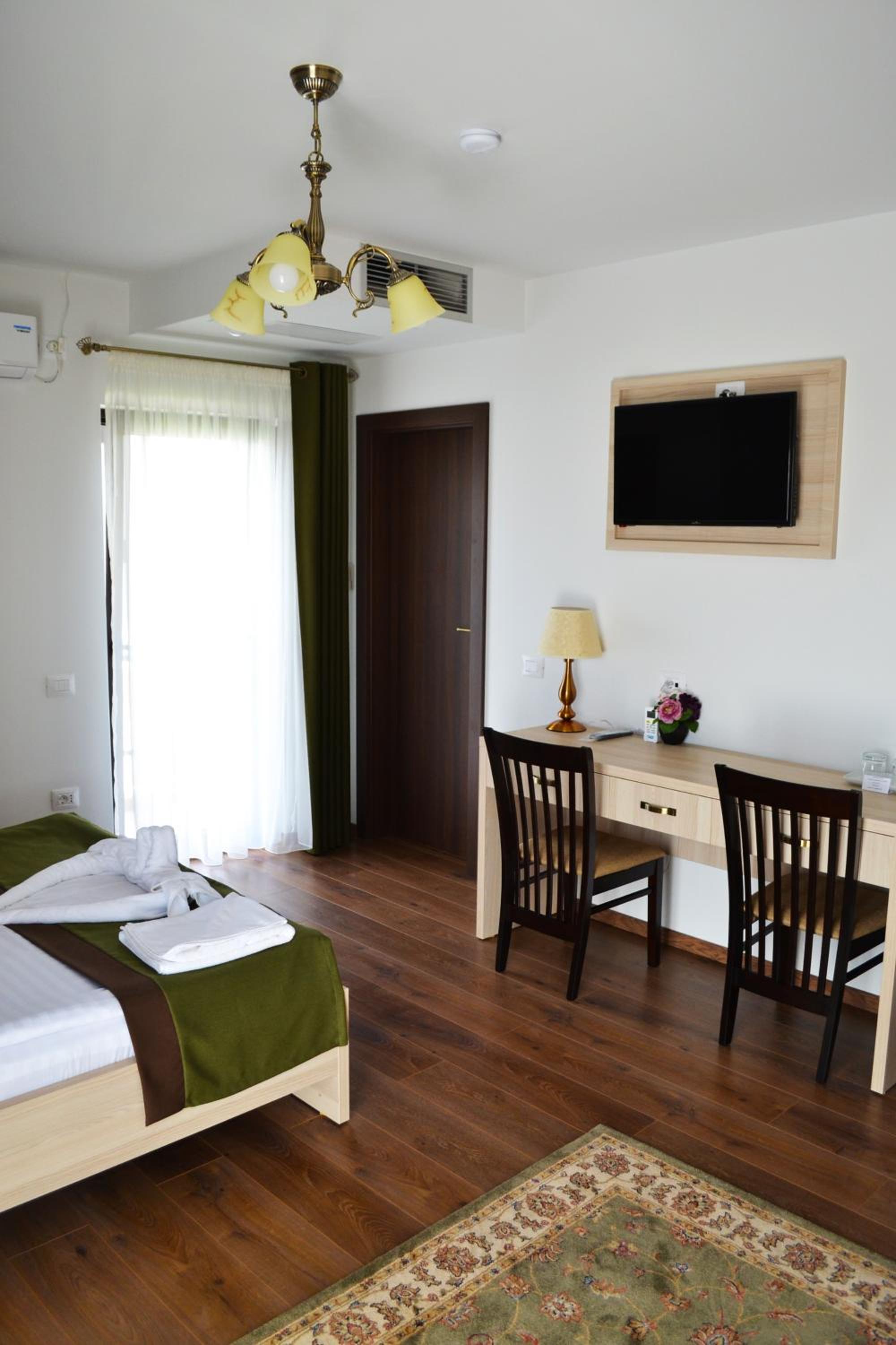 Double Room with Private Bathroom photo 3