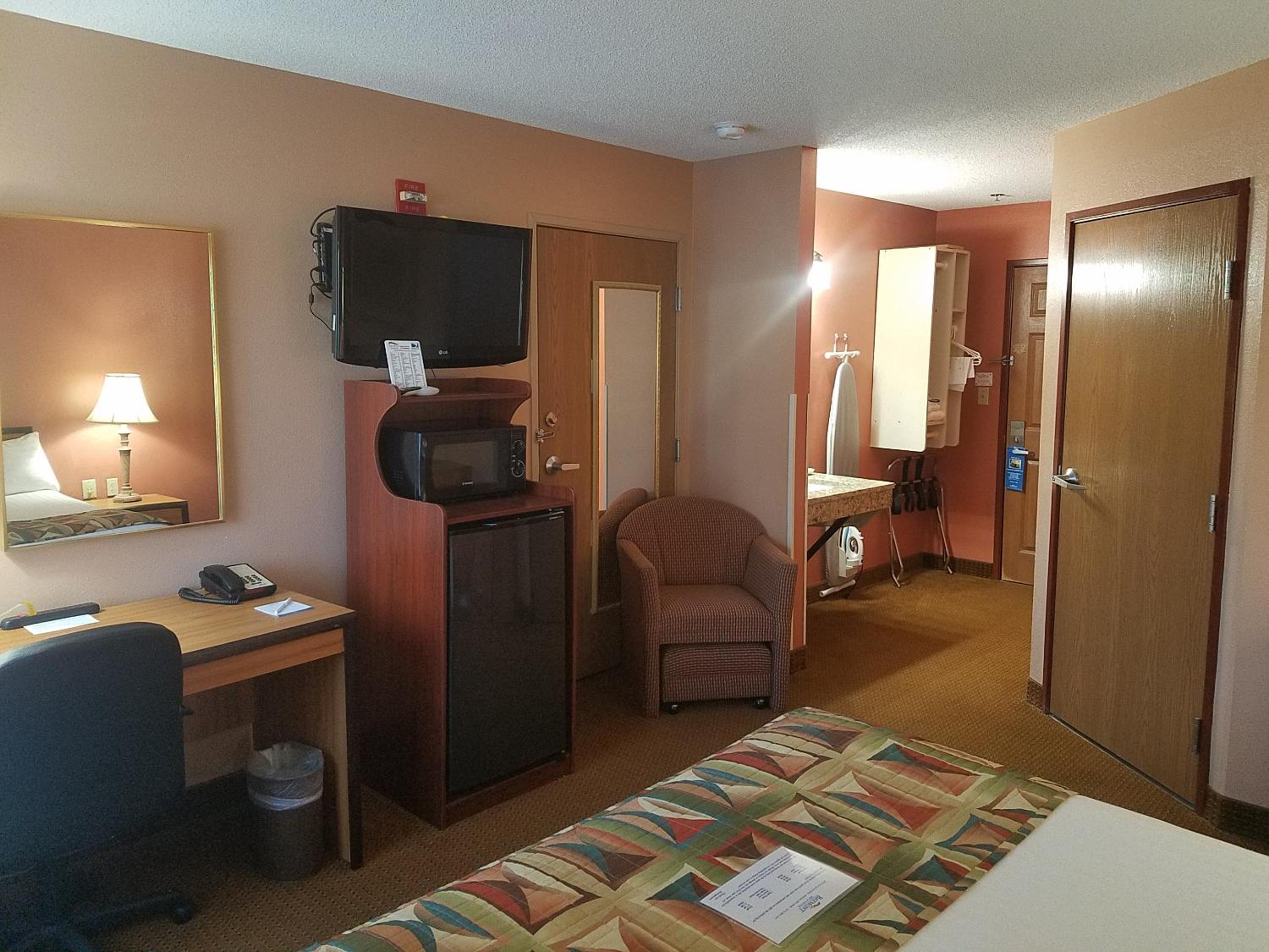 Queen Room - Mobility Access/Non-Smoking