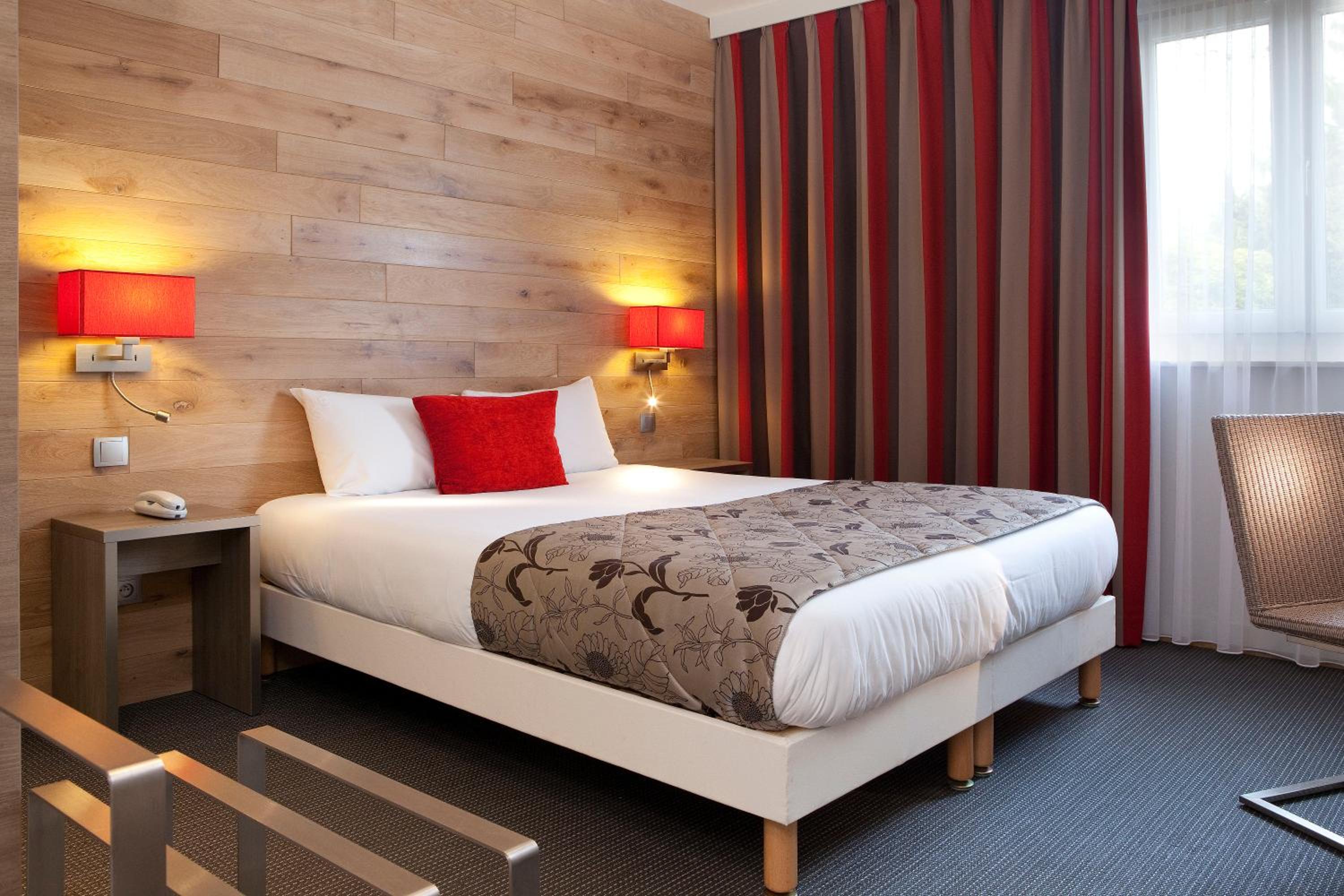 Standard Queen Room