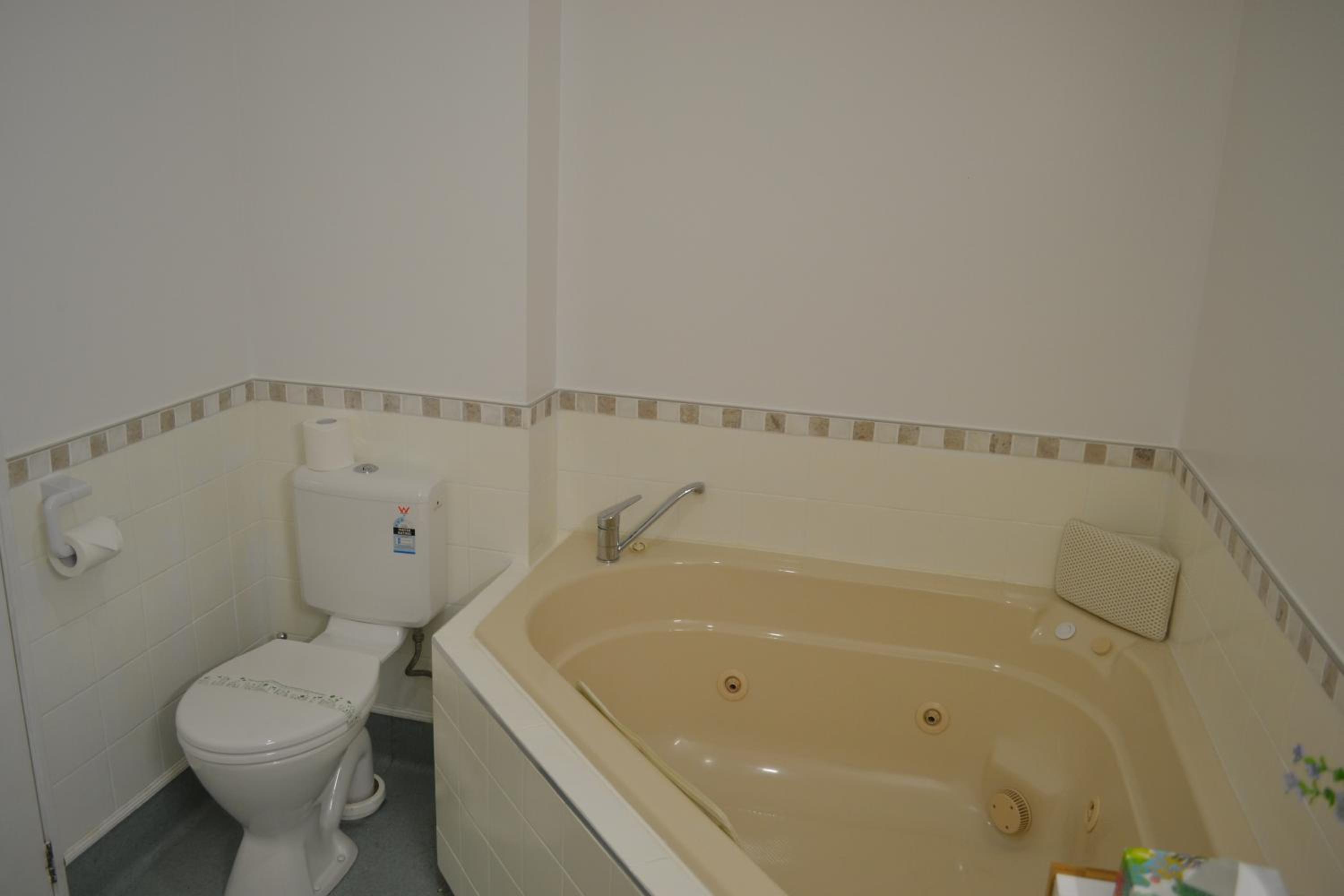 One-Bedroom Apartment - Photo 10