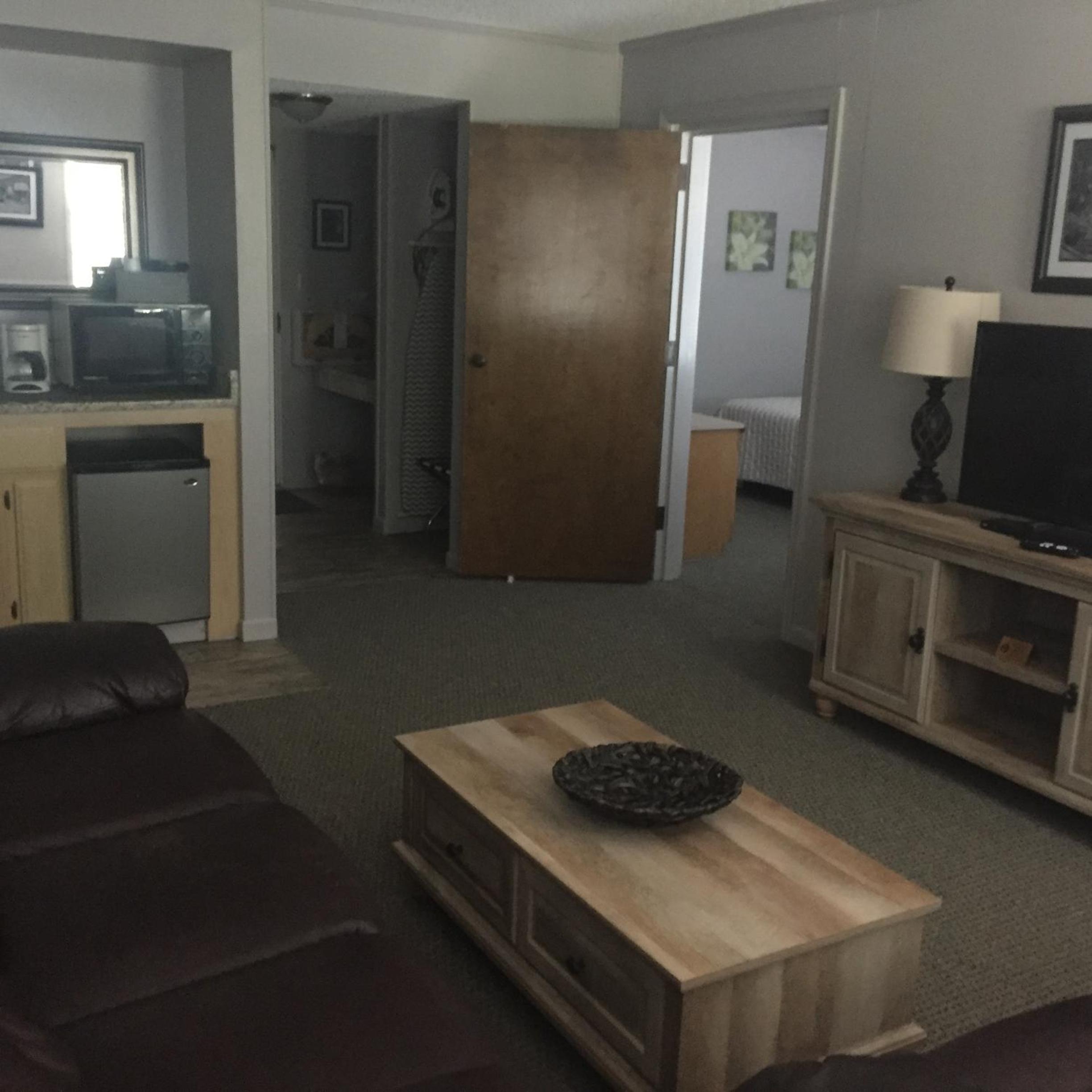 Deluxe King Suite - Photo 3