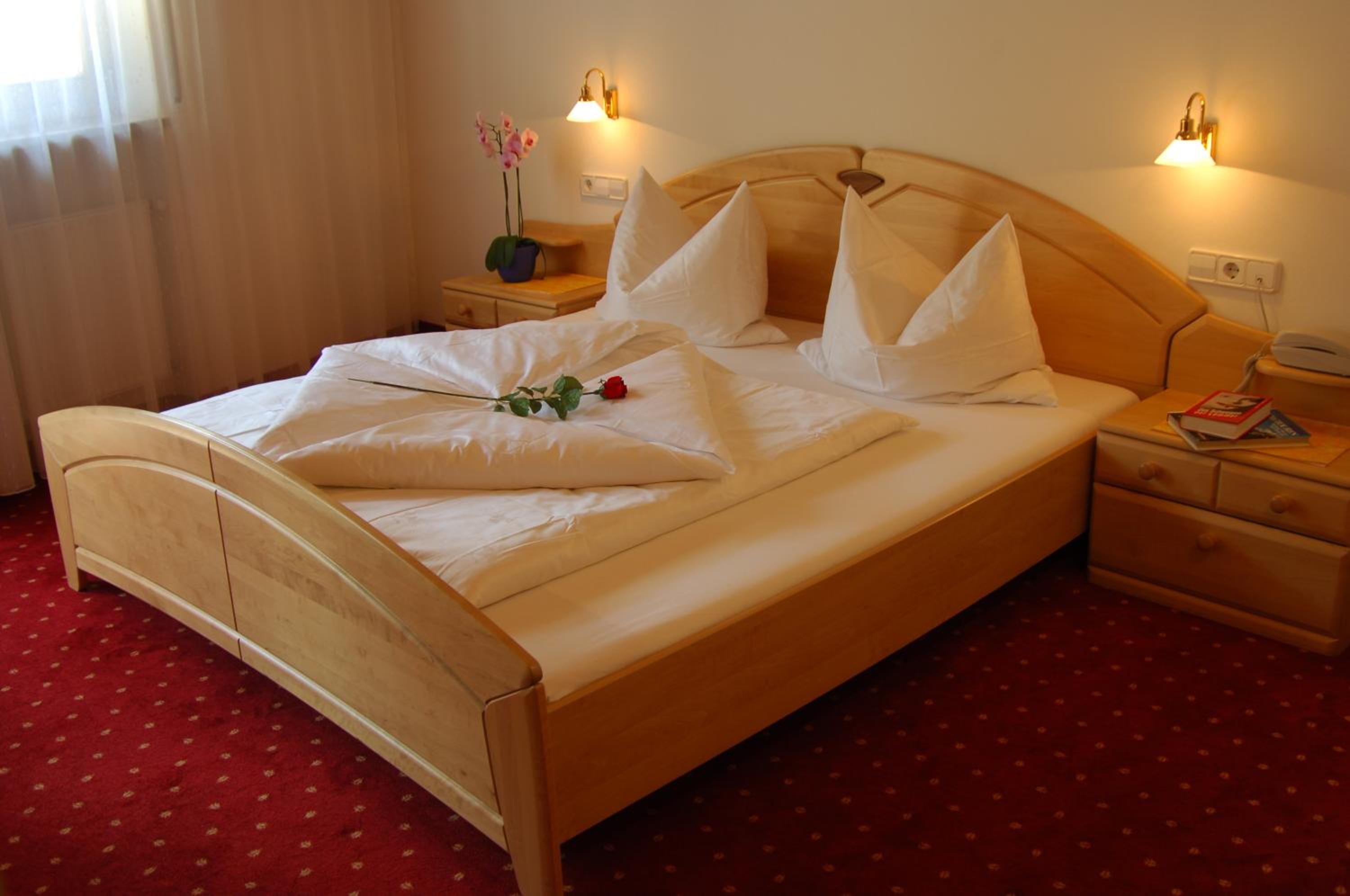 One-Bedroom Apartment with Balcony (2 Adults)