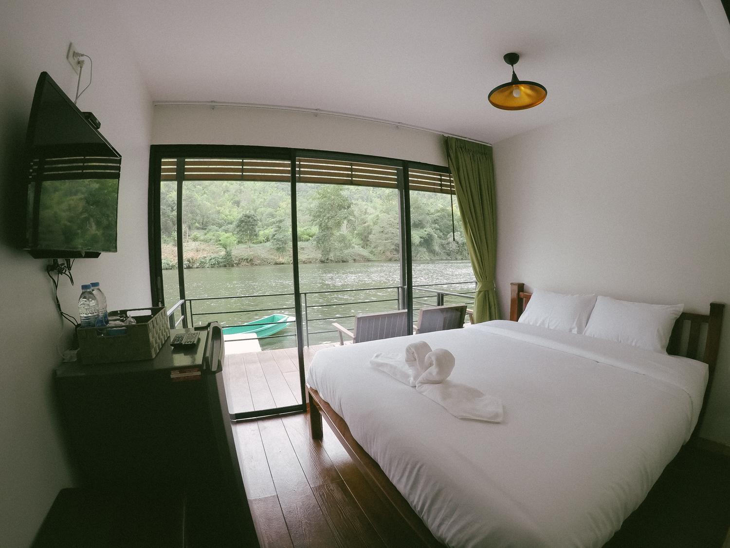King Room with Lake View - Photo 33