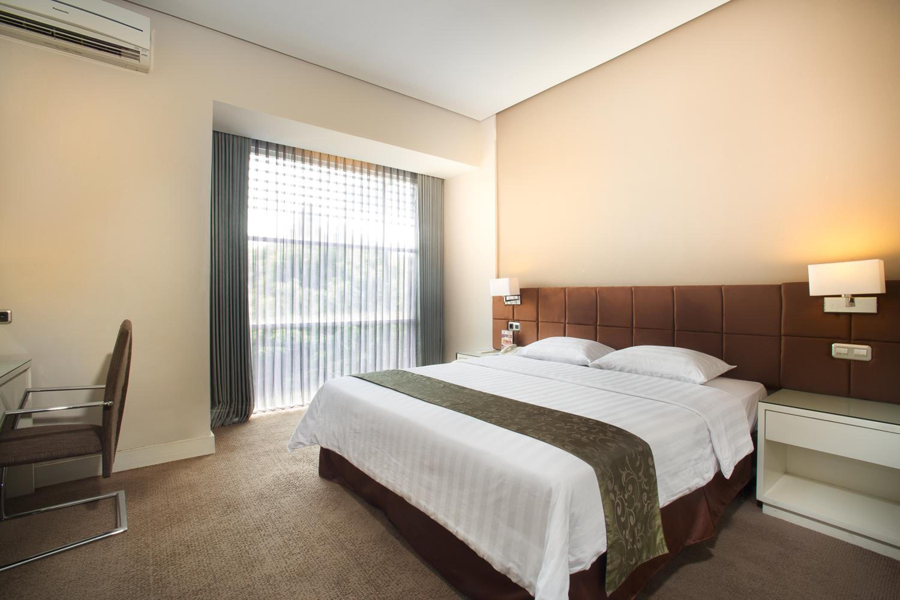 Grand Deluxe Double or Twin Room with Pool View photo 1