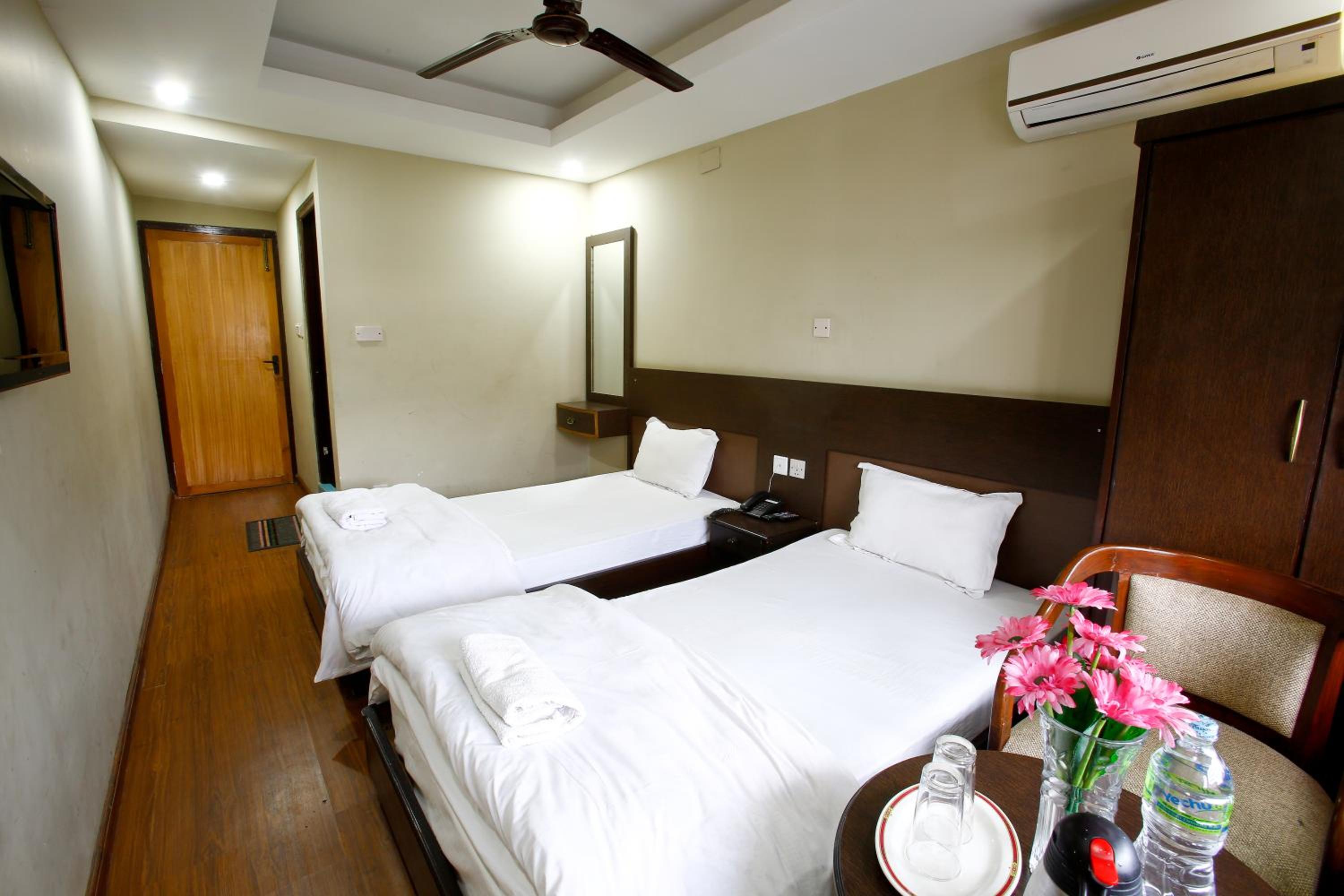 Standard Double or Twin Room - Photo 3